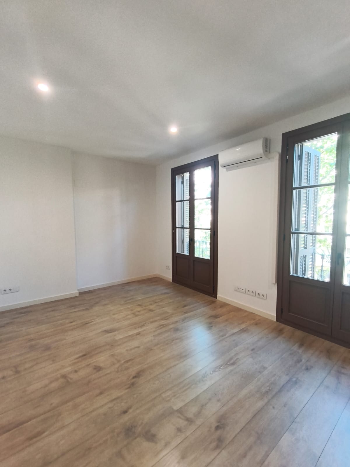PISO REFORMADO EN SANT ANTONI - BARCELONA — imagen 3