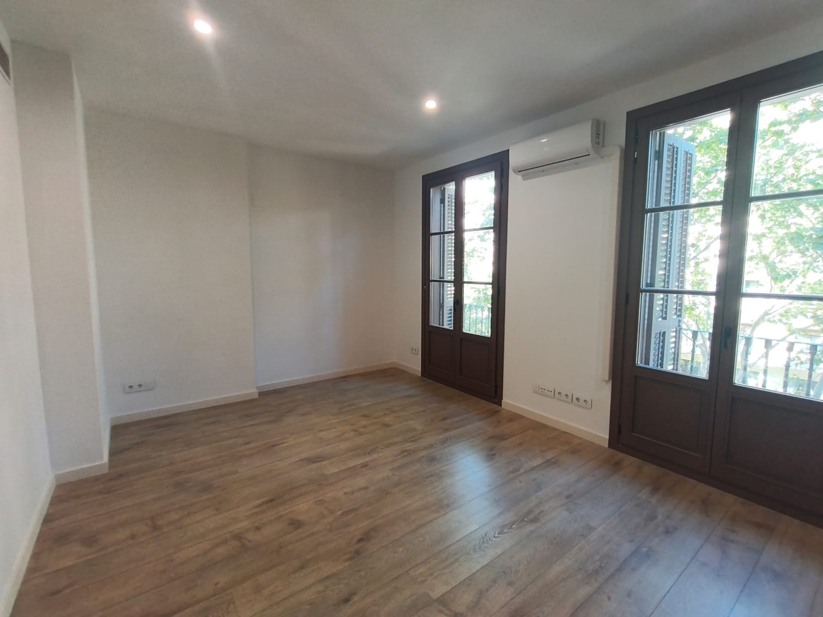 PISO REFORMADO EN SANT ANTONI - BARCELONA — imagen 4