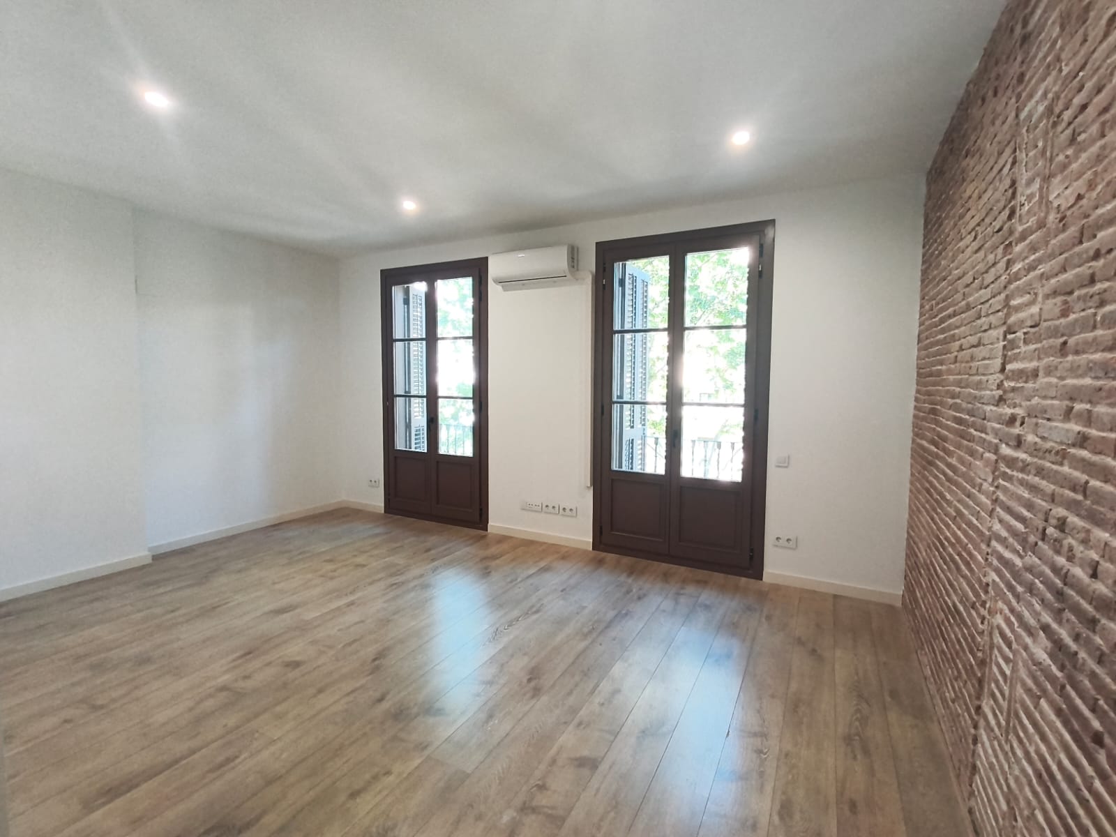 PISO REFORMADO EN SANT ANTONI - BARCELONA — imagen 5