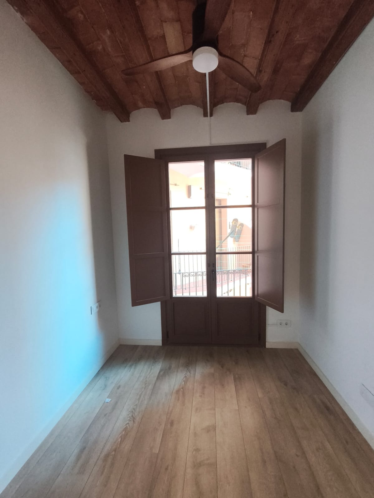 PISO REFORMADO EN SANT ANTONI - BARCELONA — imagen 6
