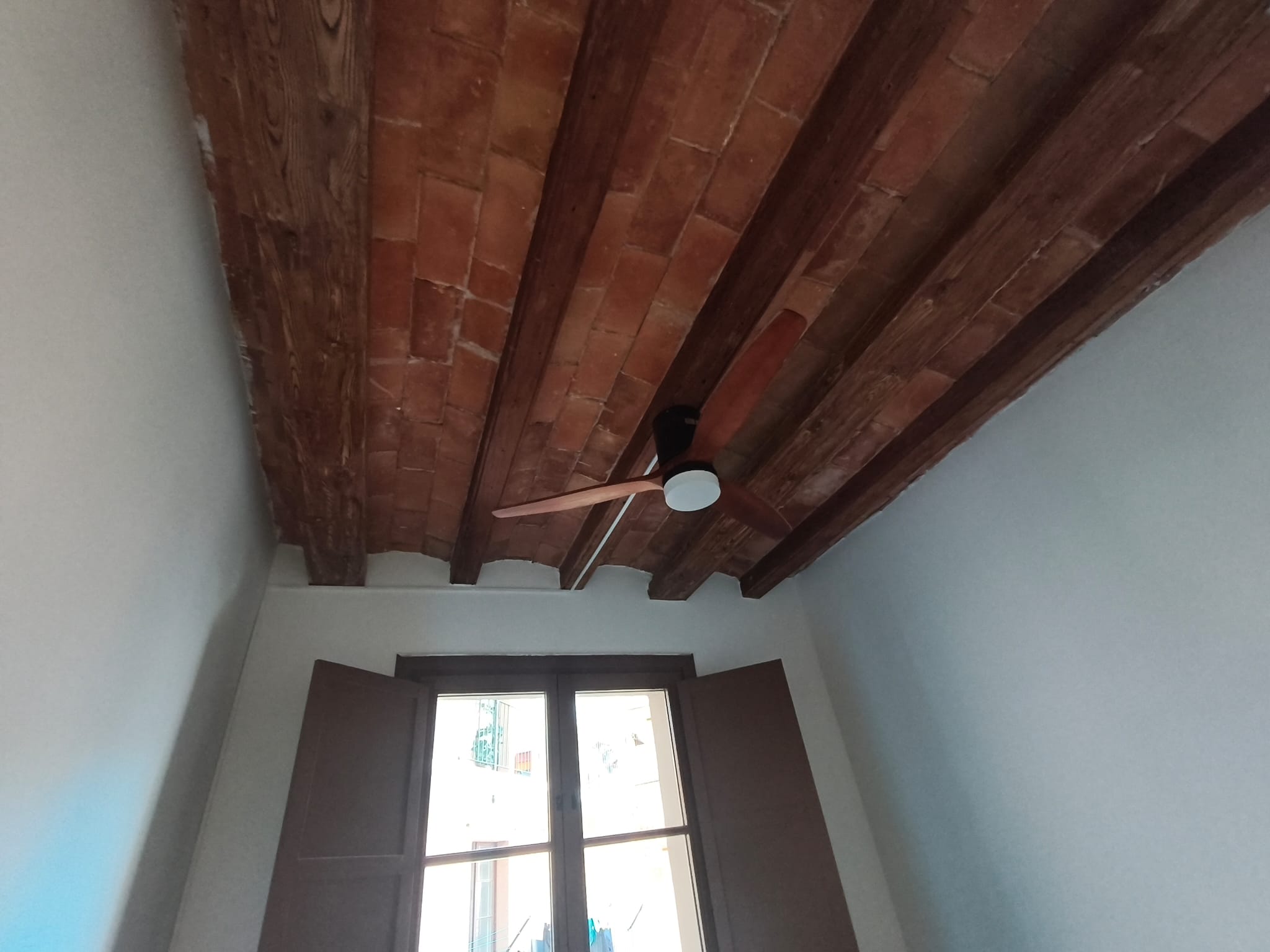 PISO REFORMADO EN SANT ANTONI - BARCELONA — imagen 10