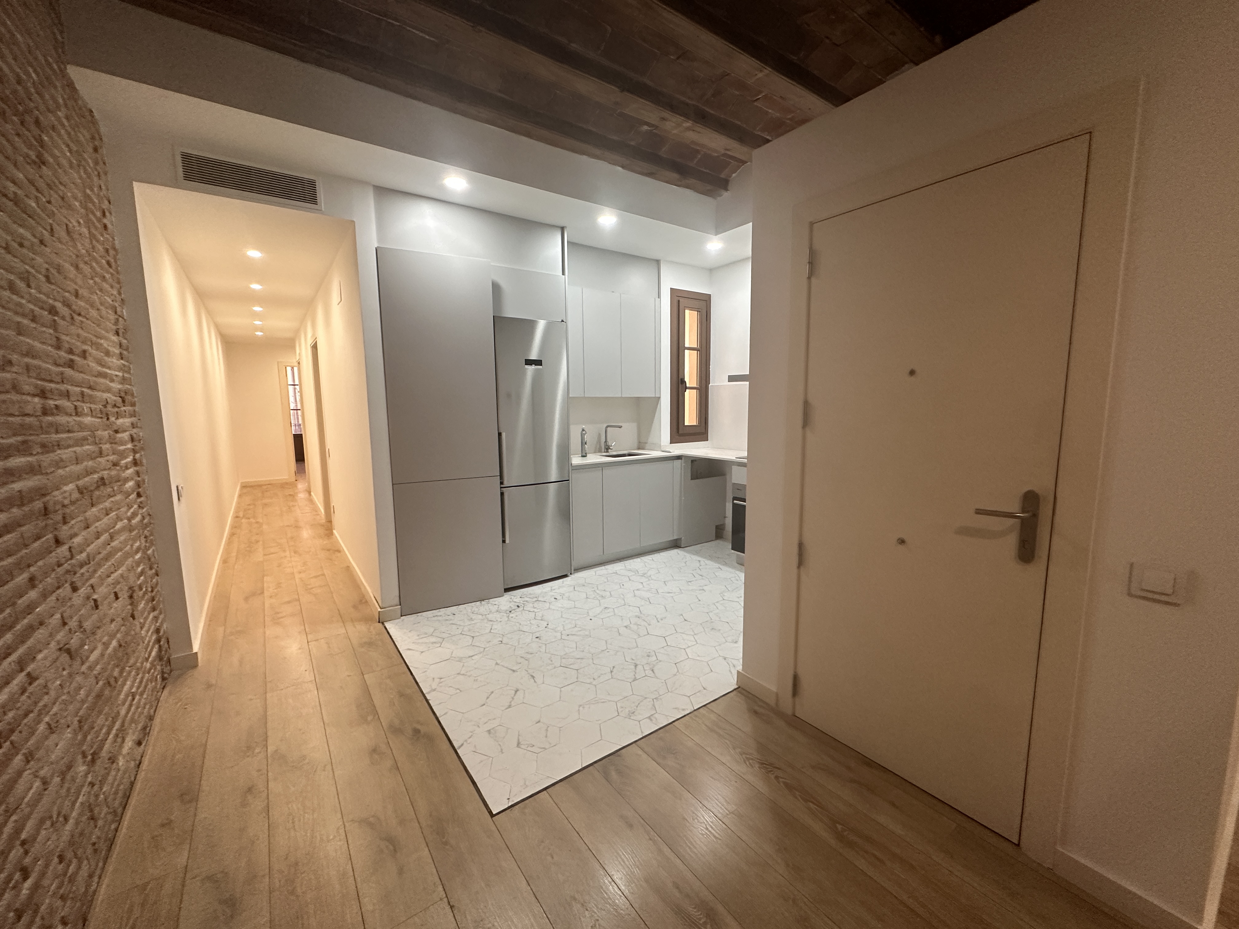 PISO REFORMADO EN SANT ANTONI - BARCELONA — imagen 11