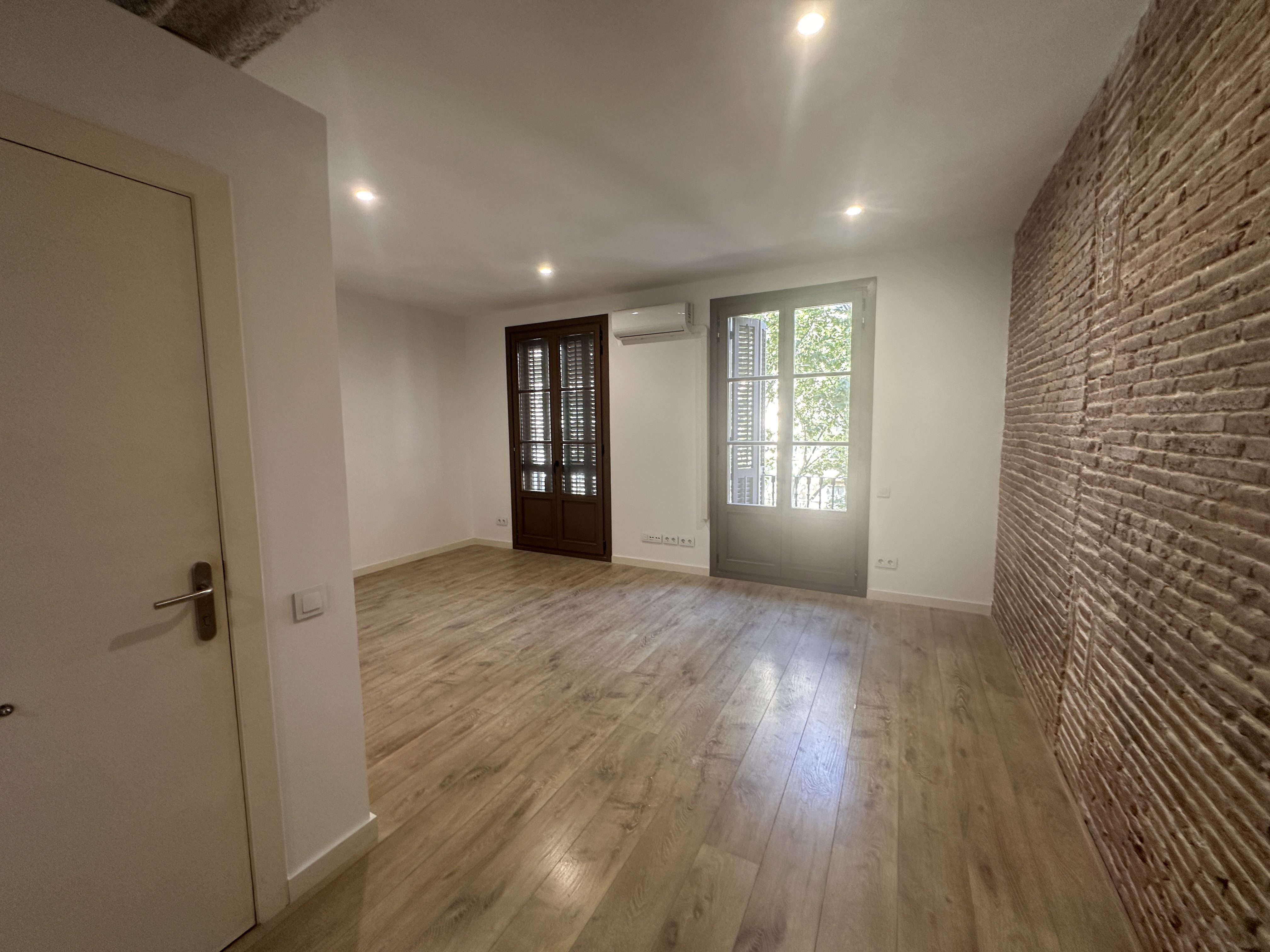 PISO REFORMADO EN SANT ANTONI - BARCELONA — imagen 13