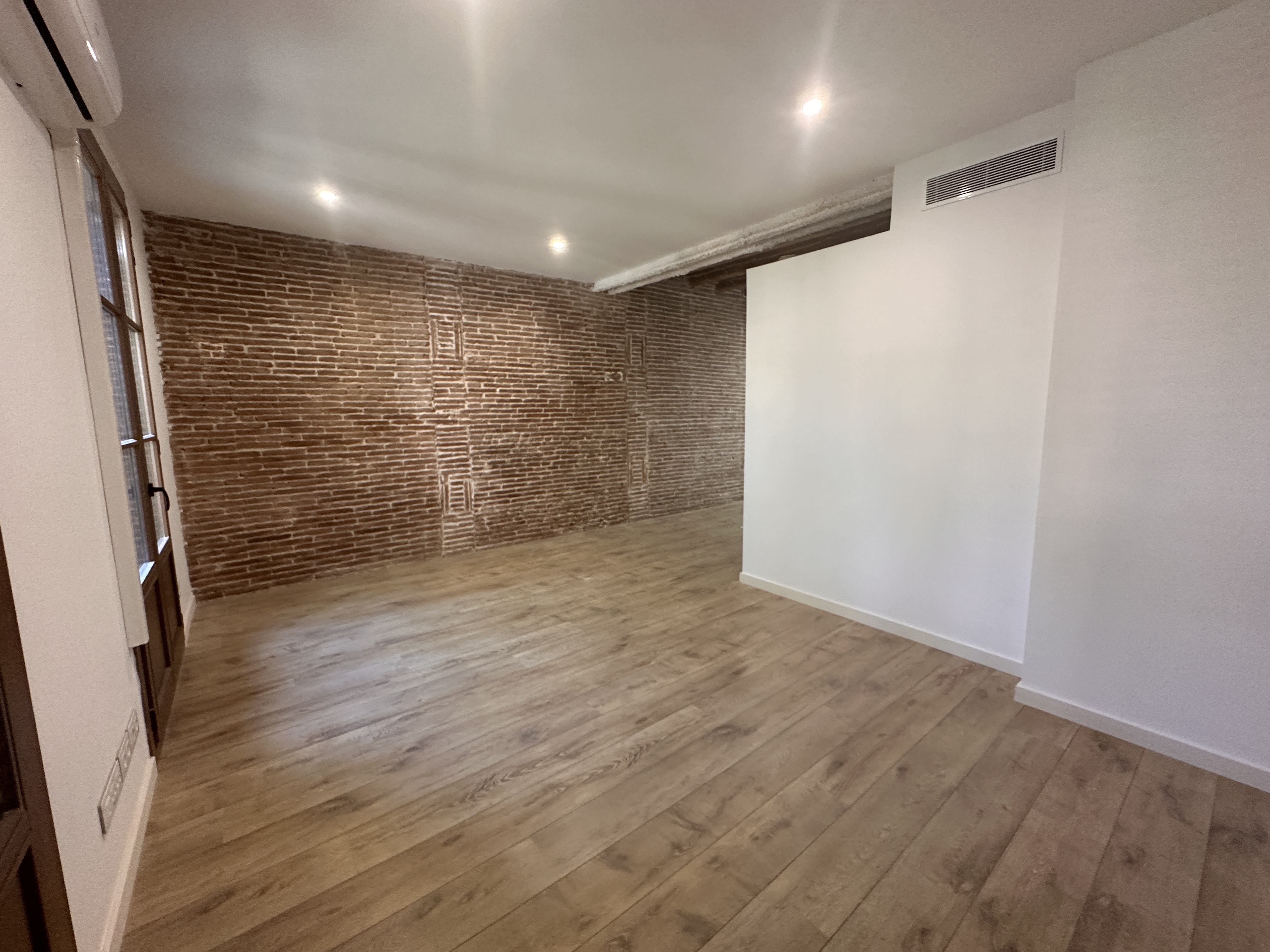 PISO REFORMADO EN SANT ANTONI - BARCELONA — imagen 15