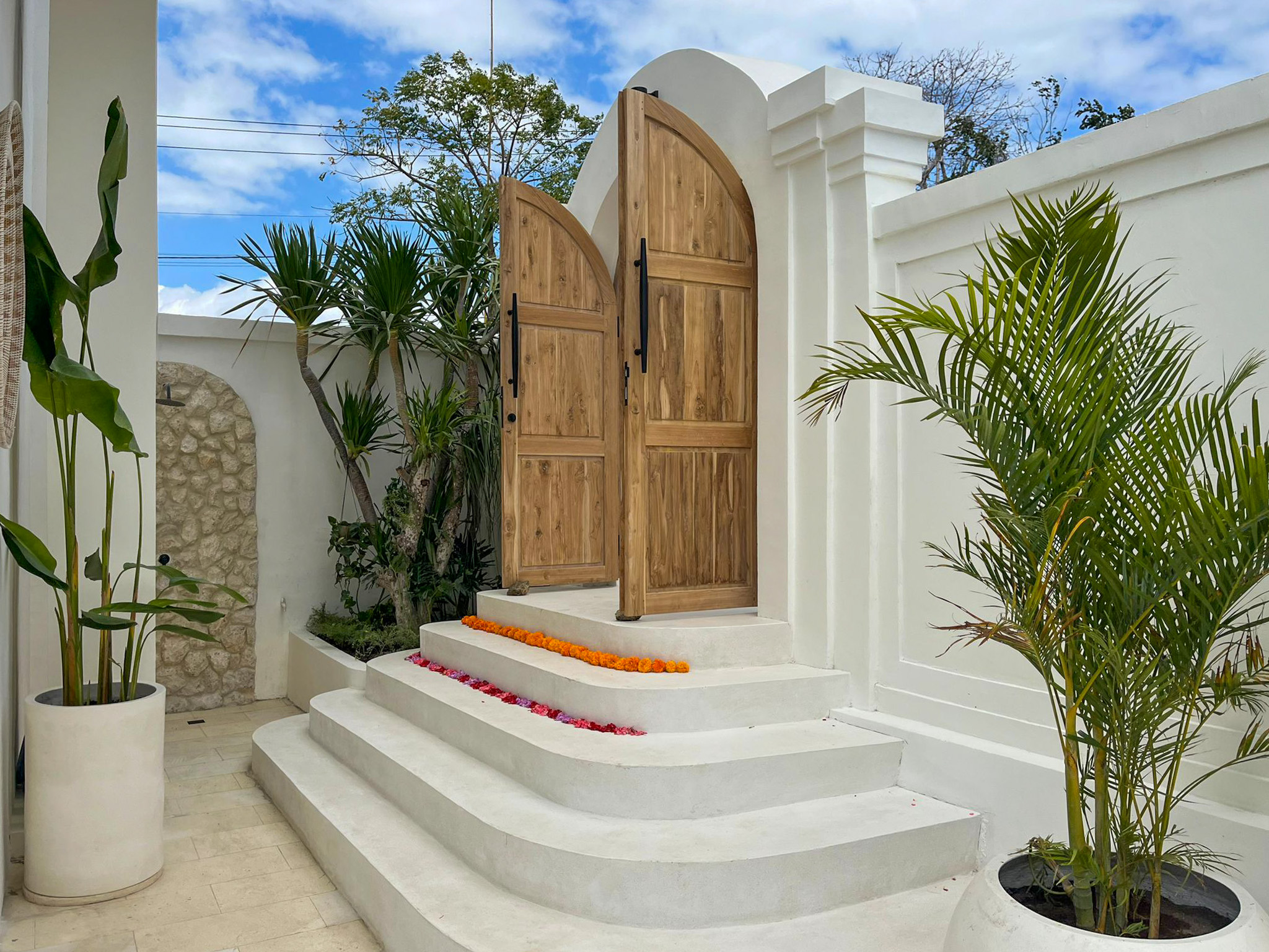 Exclusiva Villa Freehold de 4 Dormitorios en Ungasan con Vistas Panorámicas al GWK — imagen 8