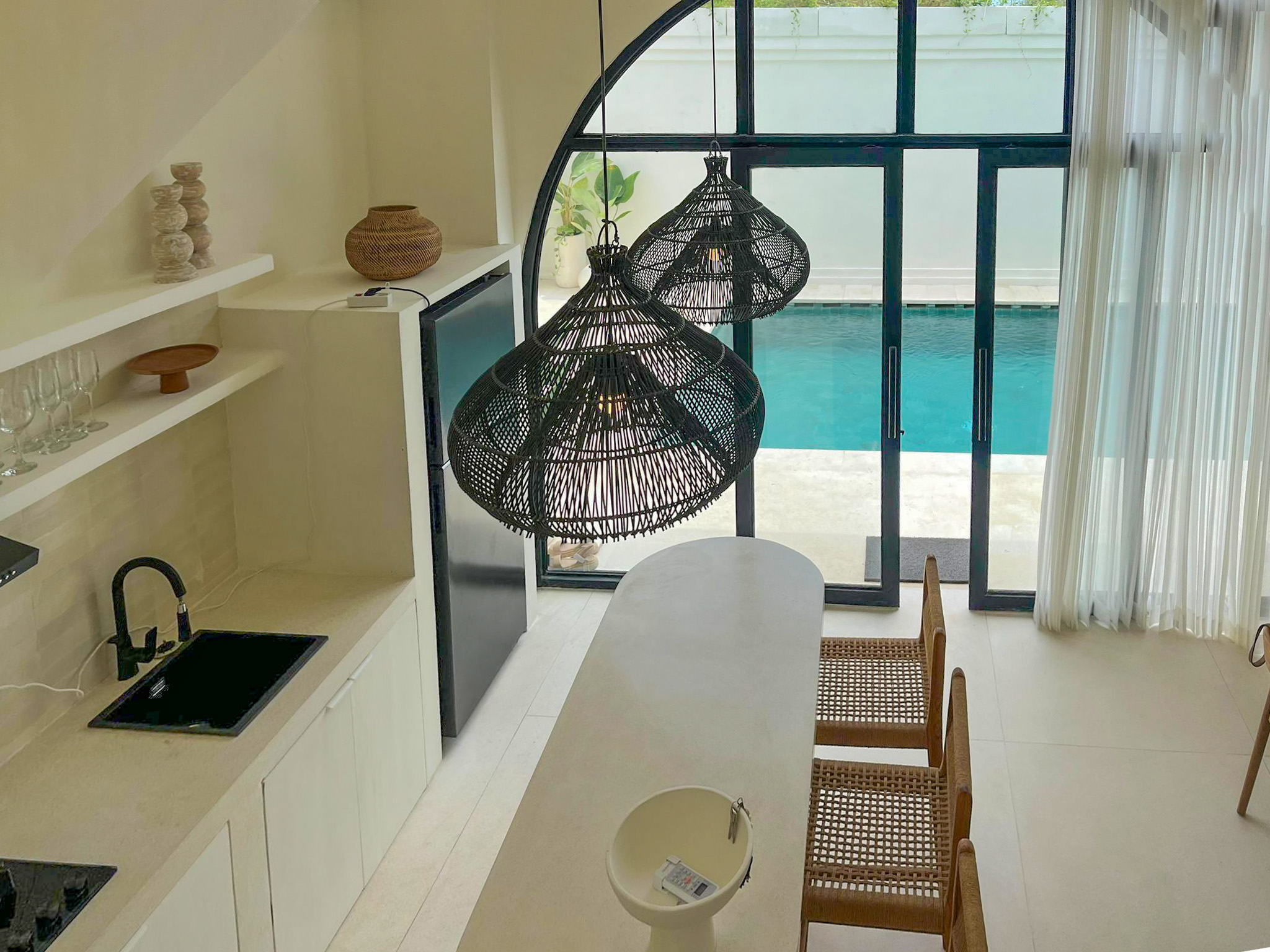Exclusiva Villa Freehold de 4 Dormitorios en Ungasan con Vistas Panorámicas al GWK — imagen 10