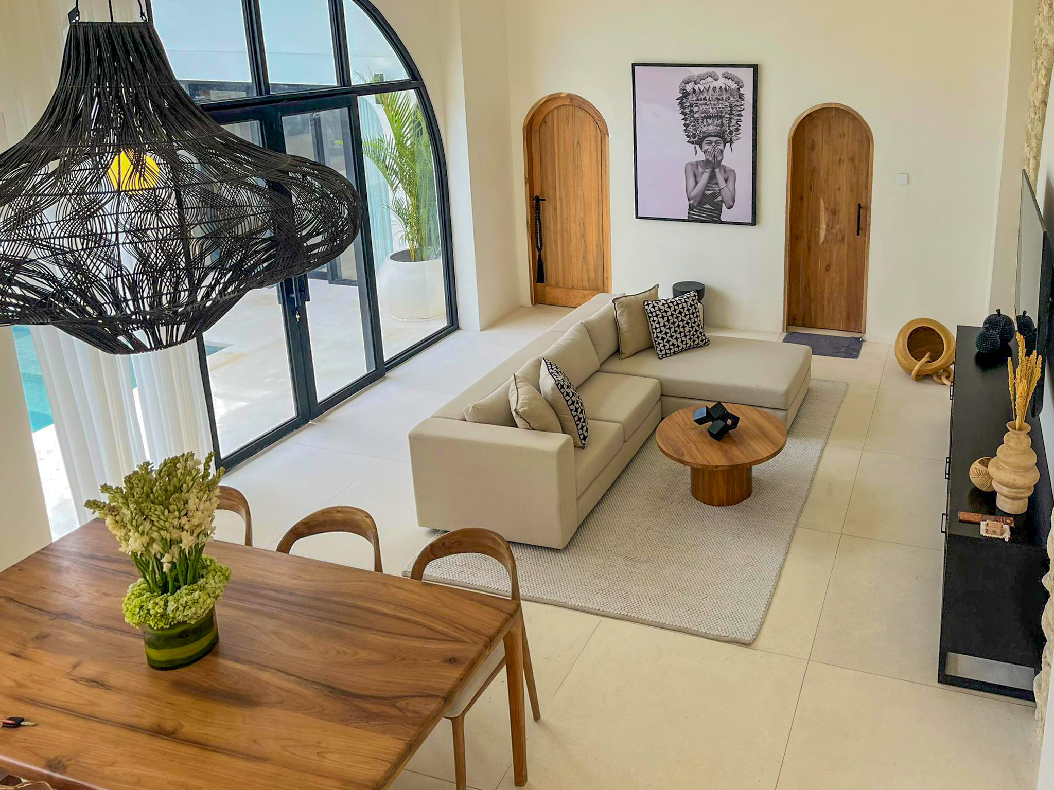 Exclusiva Villa Freehold de 4 Dormitorios en Ungasan con Vistas Panorámicas al GWK — imagen 12