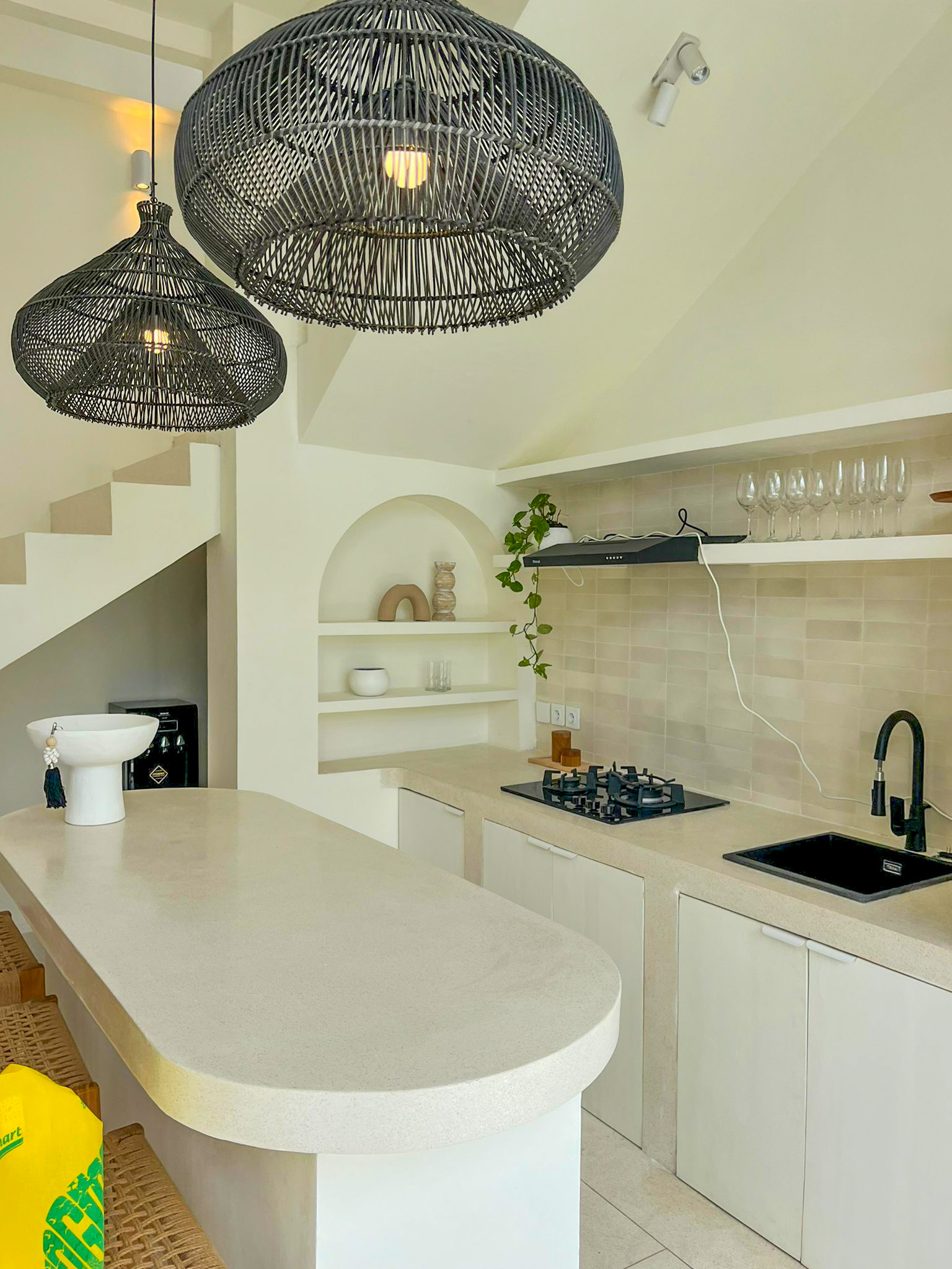 Exclusiva Villa Freehold de 4 Dormitorios en Ungasan con Vistas Panorámicas al GWK — imagen 13