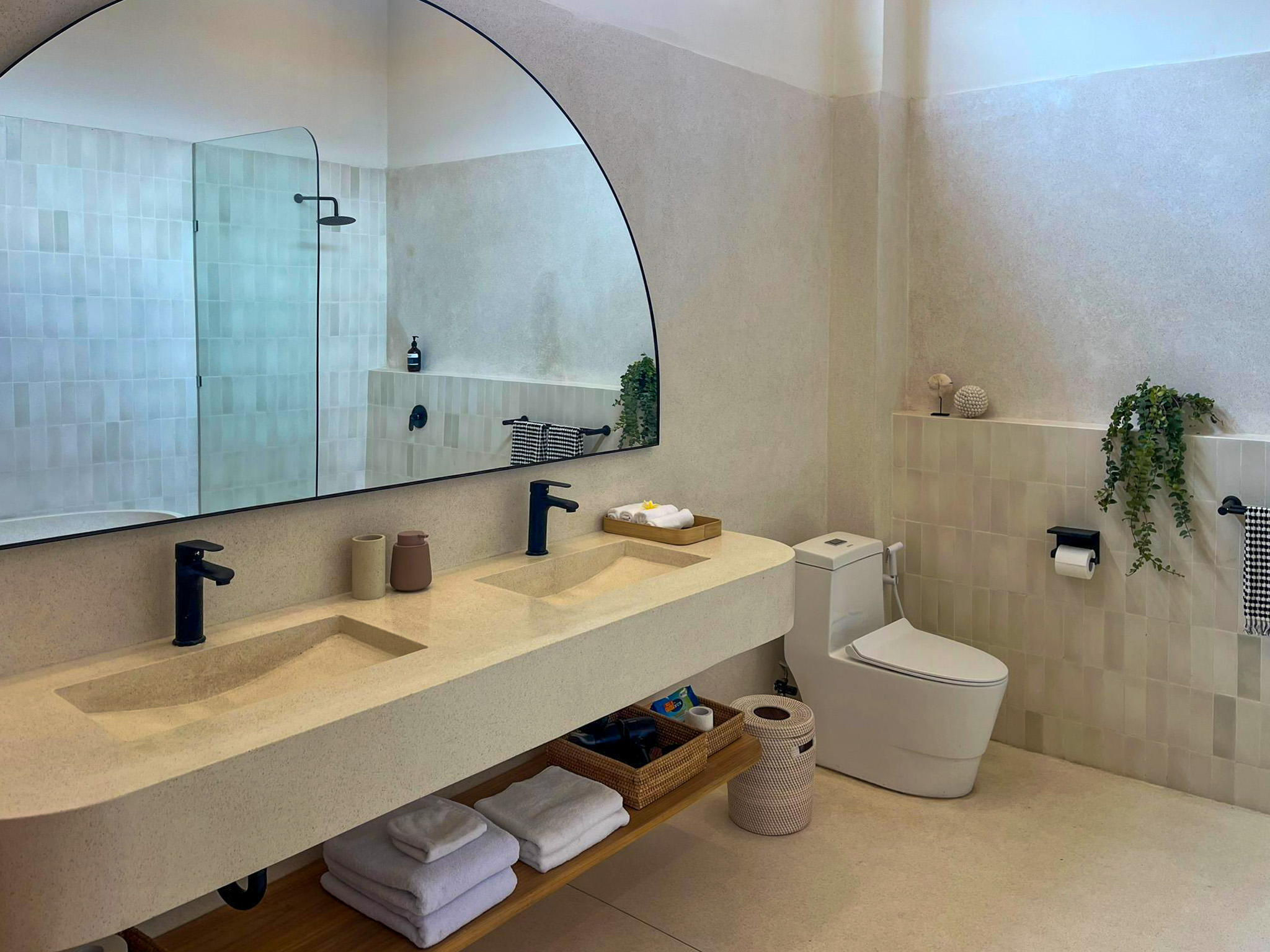 Exclusiva Villa Freehold de 4 Dormitorios en Ungasan con Vistas Panorámicas al GWK — imagen 14