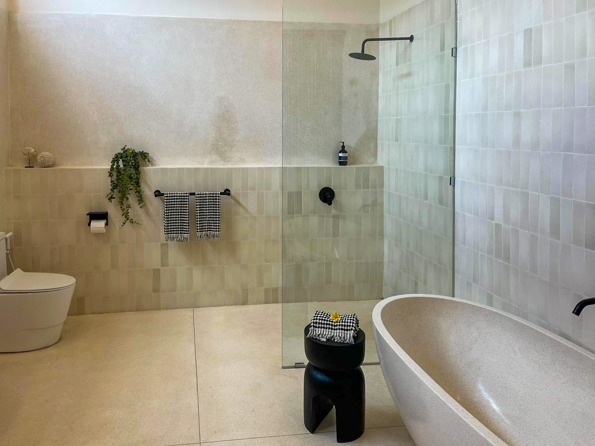 Exclusiva Villa Freehold de 4 Dormitorios en Ungasan con Vistas Panorámicas al GWK — imagen 16