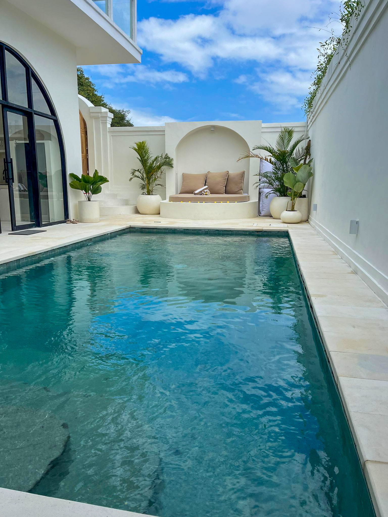 Exclusiva Villa Freehold de 4 Dormitorios en Ungasan con Vistas Panorámicas al GWK — imagen 20
