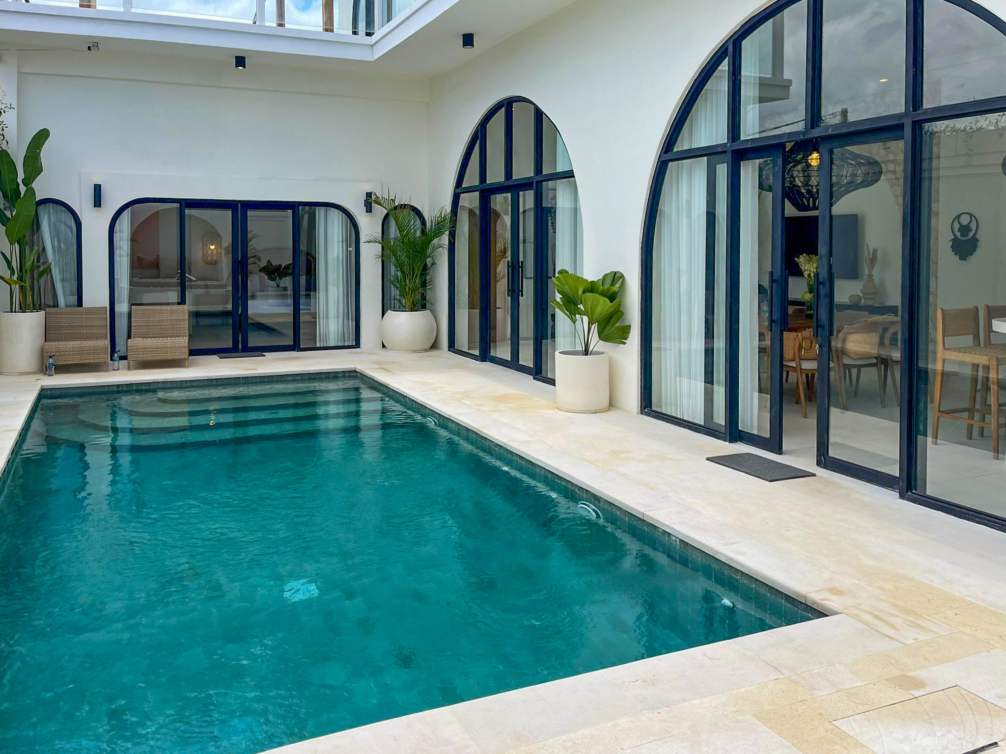 Exclusiva Villa Freehold de 4 Dormitorios en Ungasan con Vistas Panorámicas al GWK — imagen 23