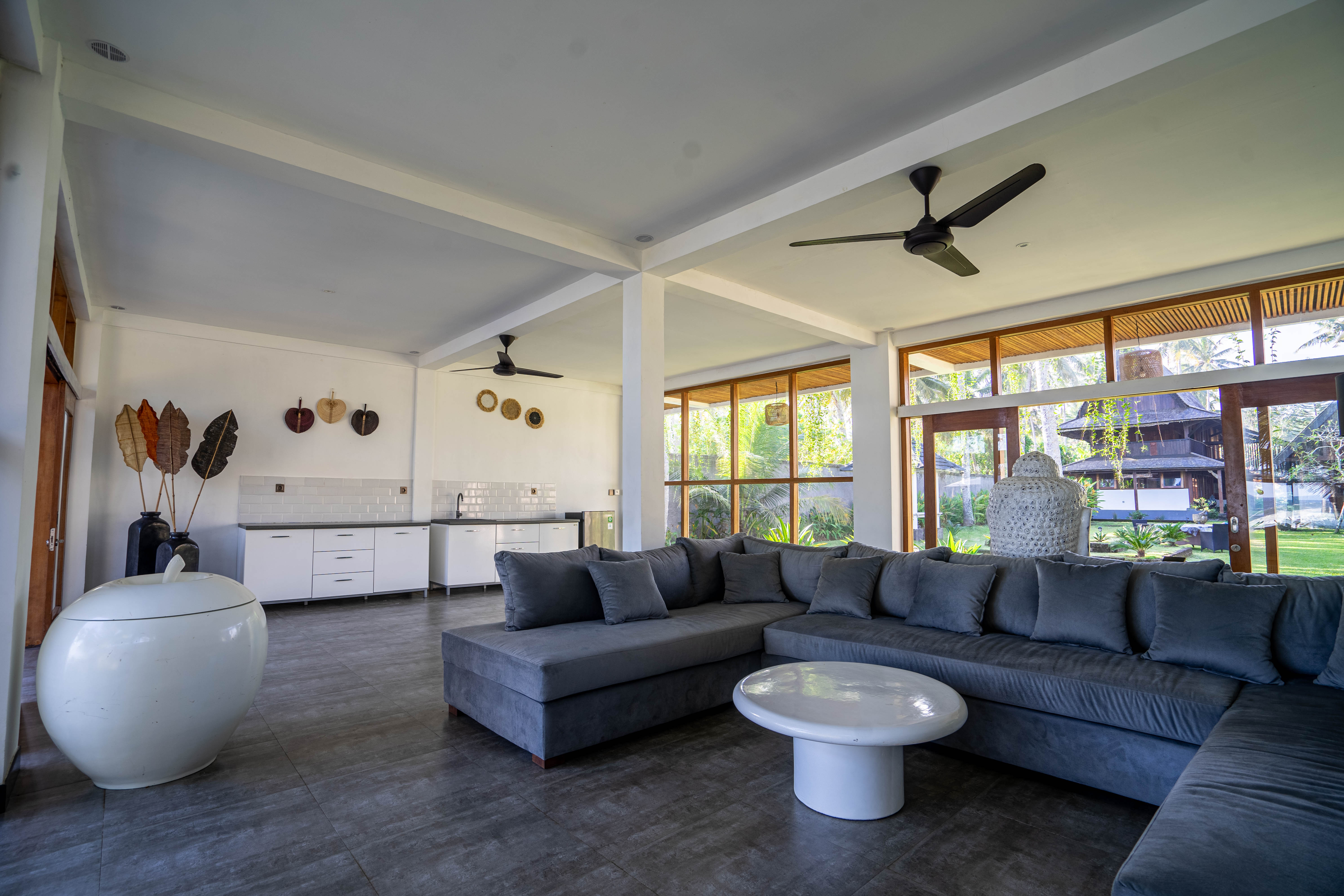Auténtica Villa Freehold de 6 Dormitorios Frente al Mar en Jembrana — imagen 34
