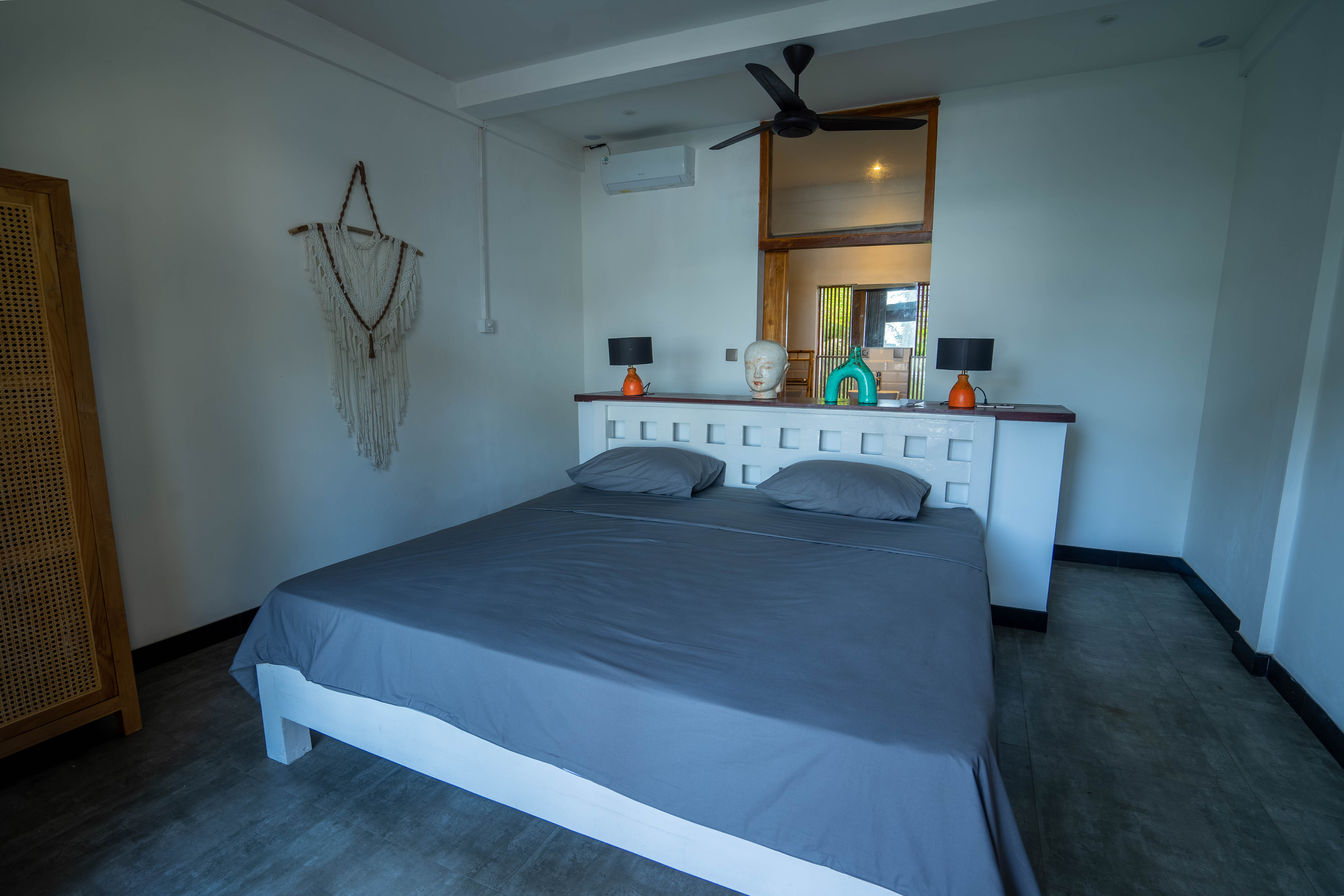 Auténtica Villa Freehold de 6 Dormitorios Frente al Mar en Jembrana — imagen 39