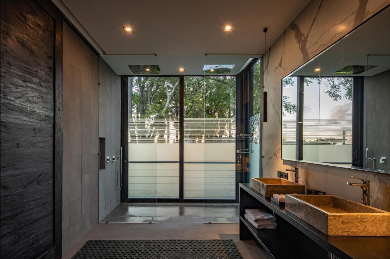 Lujosa Villa en Umalas: Serenidad Moderna a Minutos de Canggu y Seminyak — imagen 12