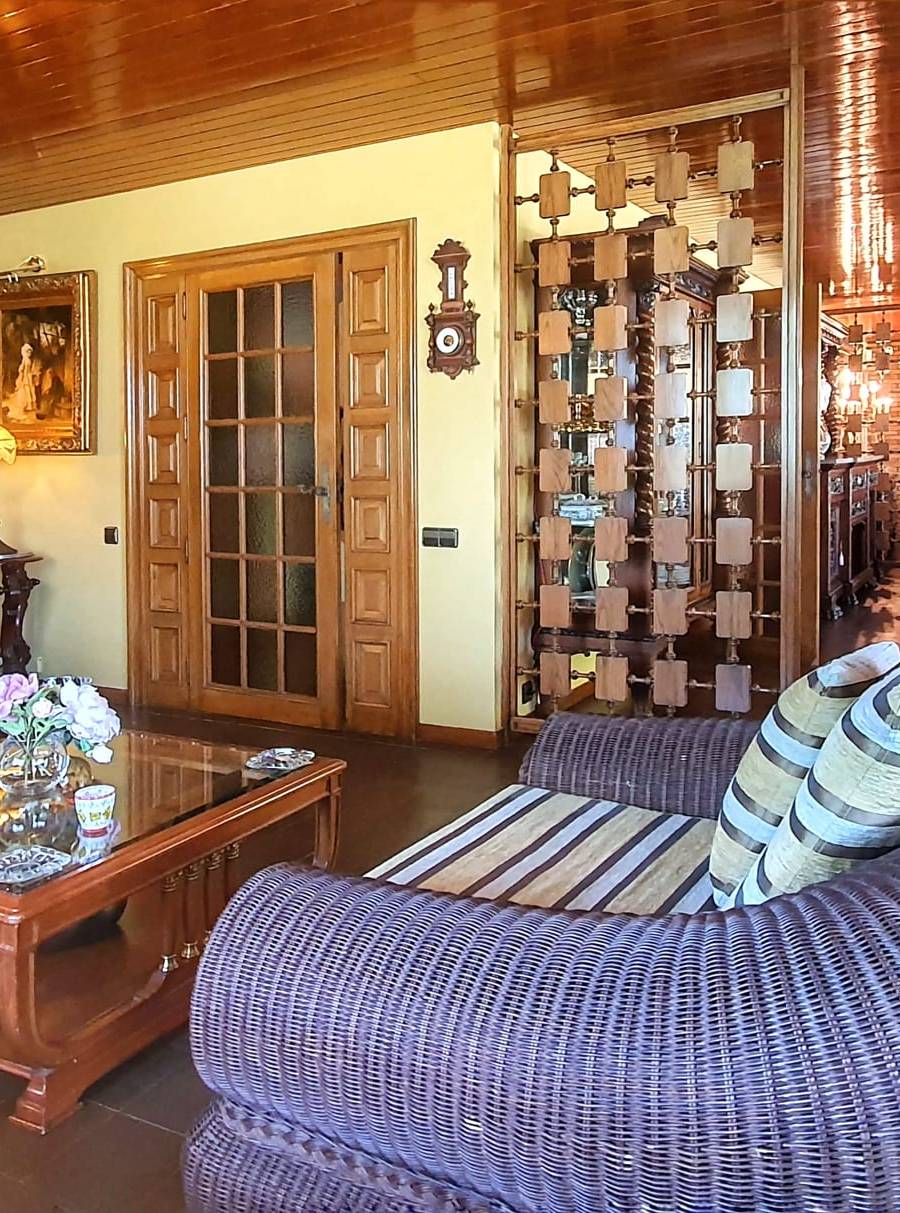 Exclusiva Villa de Estilo Inglés con Piscina Privada y Vistas al Mar - Barcelona — imagen 15