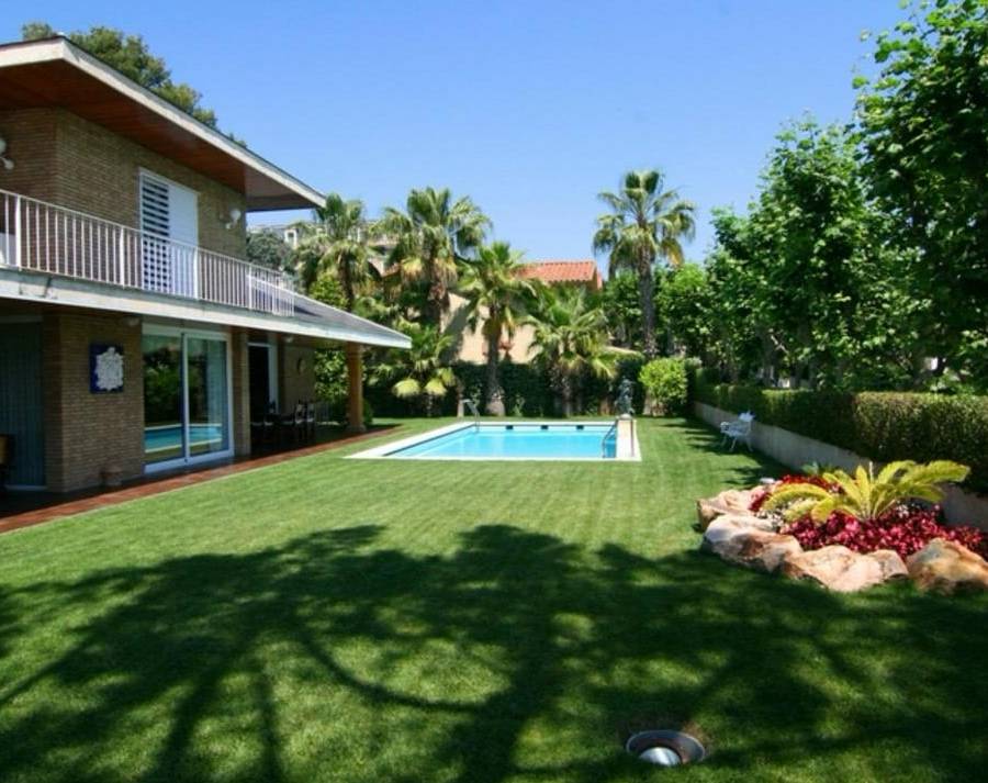 Exclusiva Villa de Estilo Inglés con Piscina Privada y Vistas al Mar - Barcelona — imagen 50