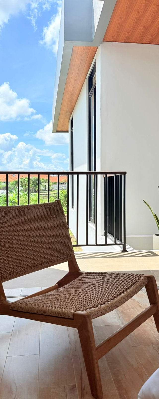 Villa moderna de 3 dormitorios a estrenar con vistas a los arrozales – Canggu, Bali — imagen 2