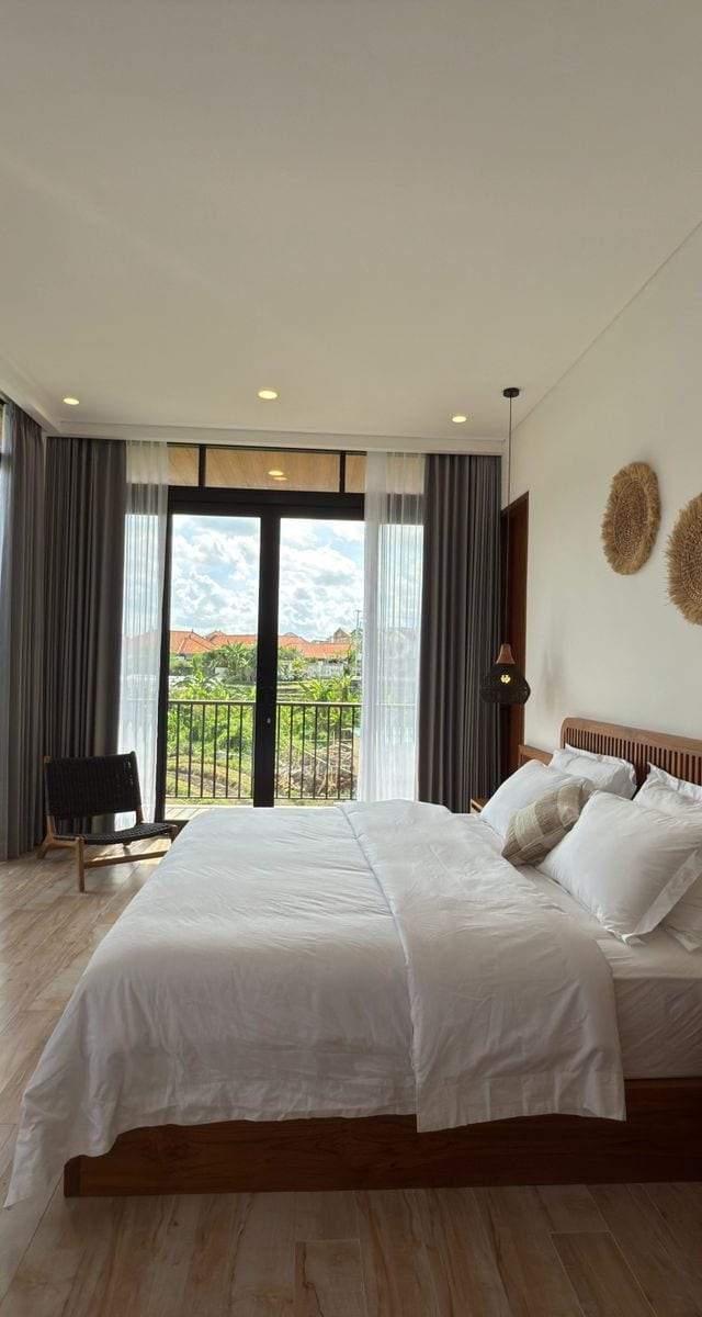 Villa moderna de 3 dormitorios a estrenar con vistas a los arrozales – Canggu, Bali — imagen 4