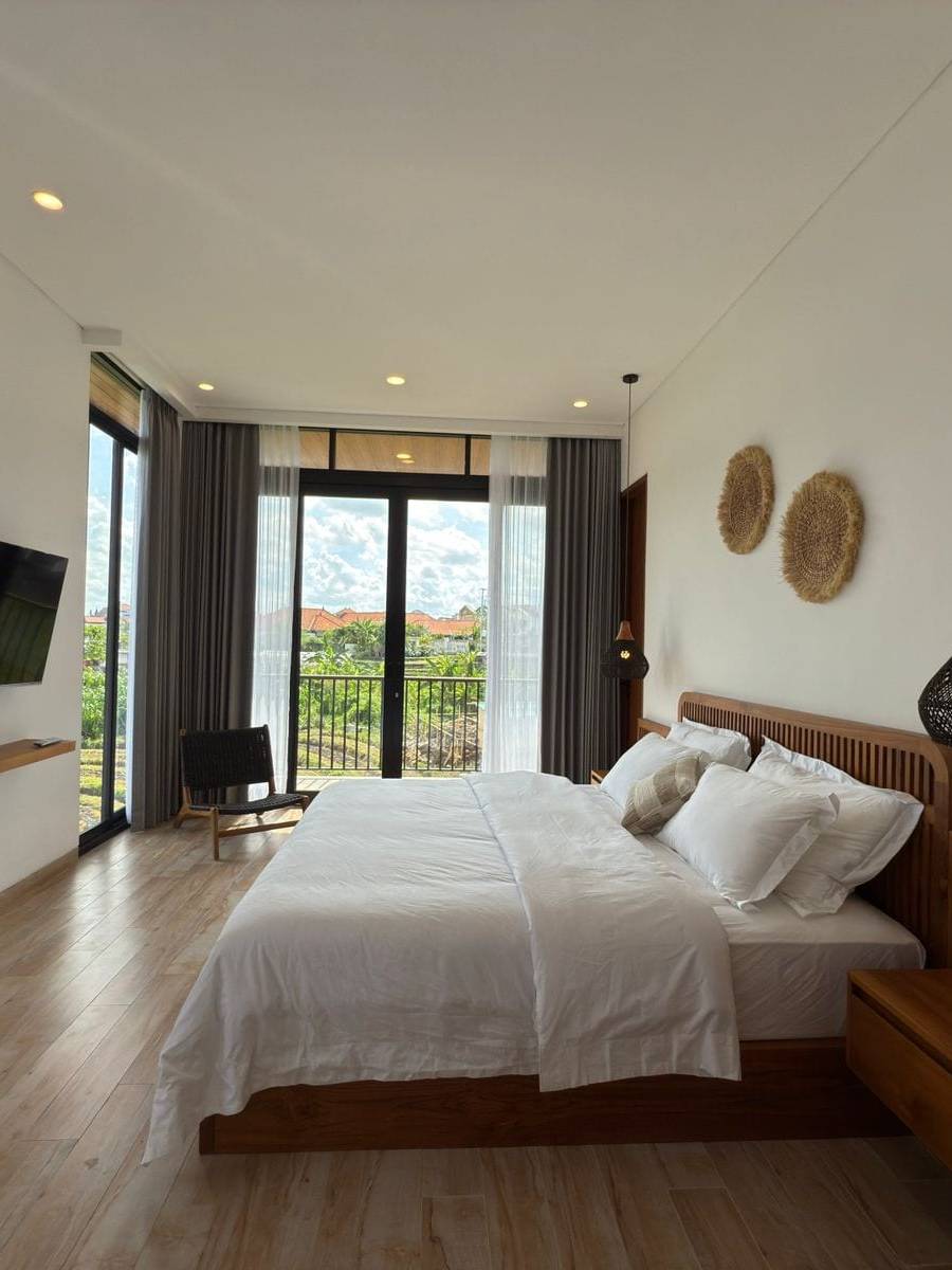 Villa moderna de 3 dormitorios a estrenar con vistas a los arrozales – Canggu, Bali — imagen 4