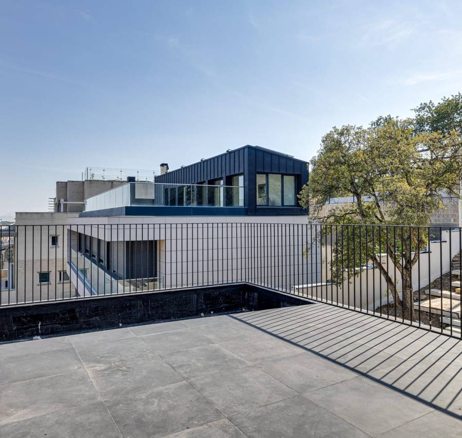Villa de Vanguardia en Sant Just Desvern: Tecnología, Privacidad y Diseño — imagen 40