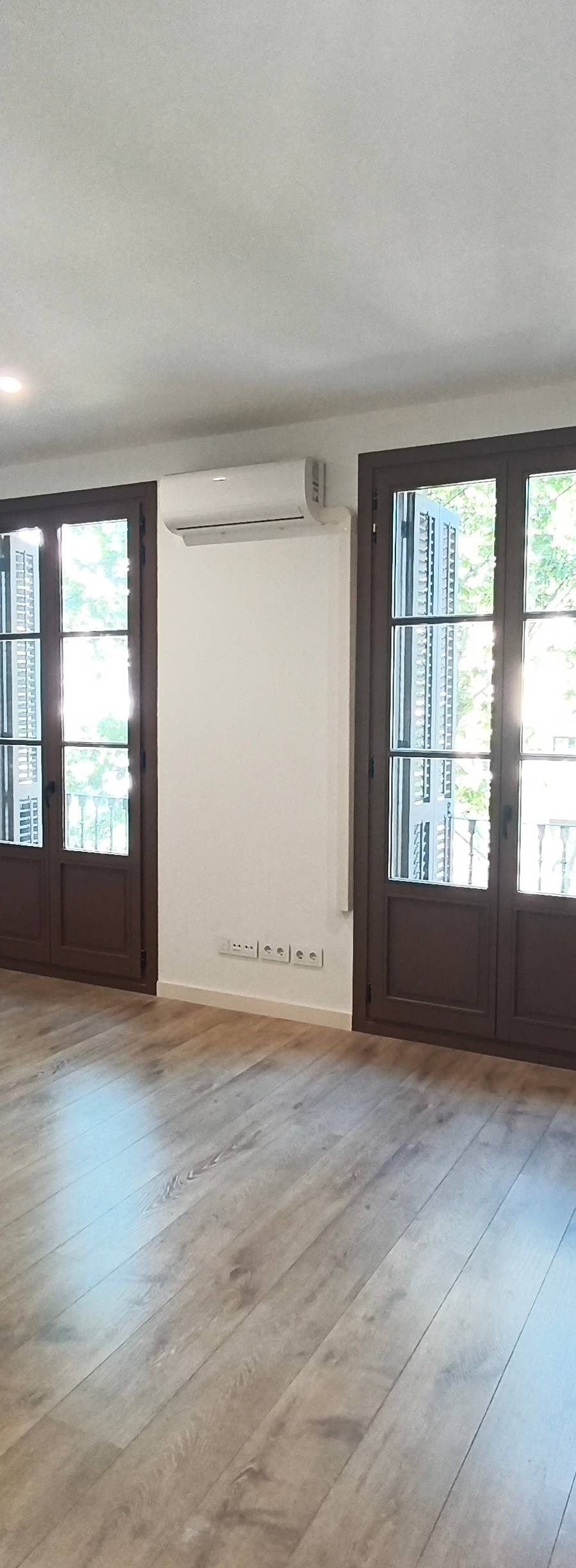 PISO REFORMADO EN SANT ANTONI - BARCELONA — imagen 1