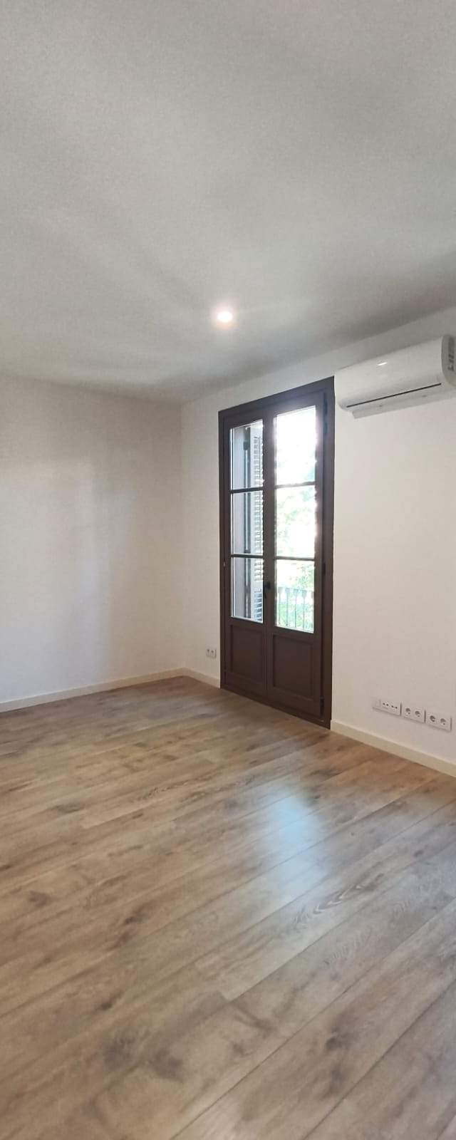 PISO REFORMADO EN SANT ANTONI - BARCELONA — imagen 2