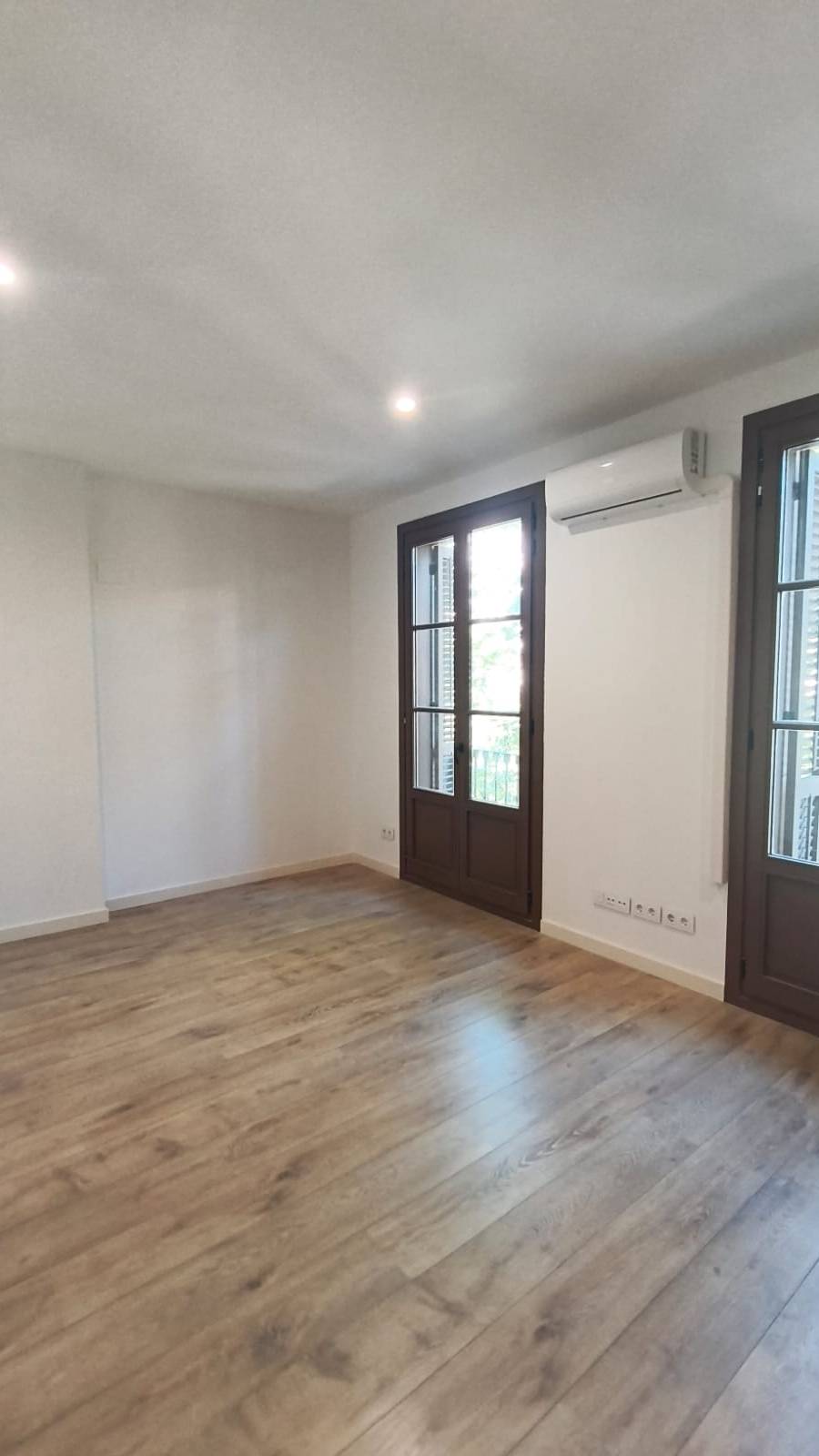 PISO REFORMADO EN SANT ANTONI - BARCELONA — imagen 2