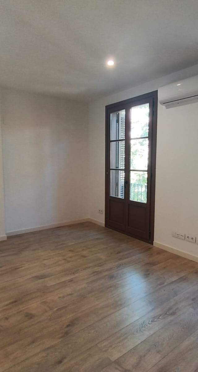 PISO REFORMADO EN SANT ANTONI - BARCELONA — imagen 3