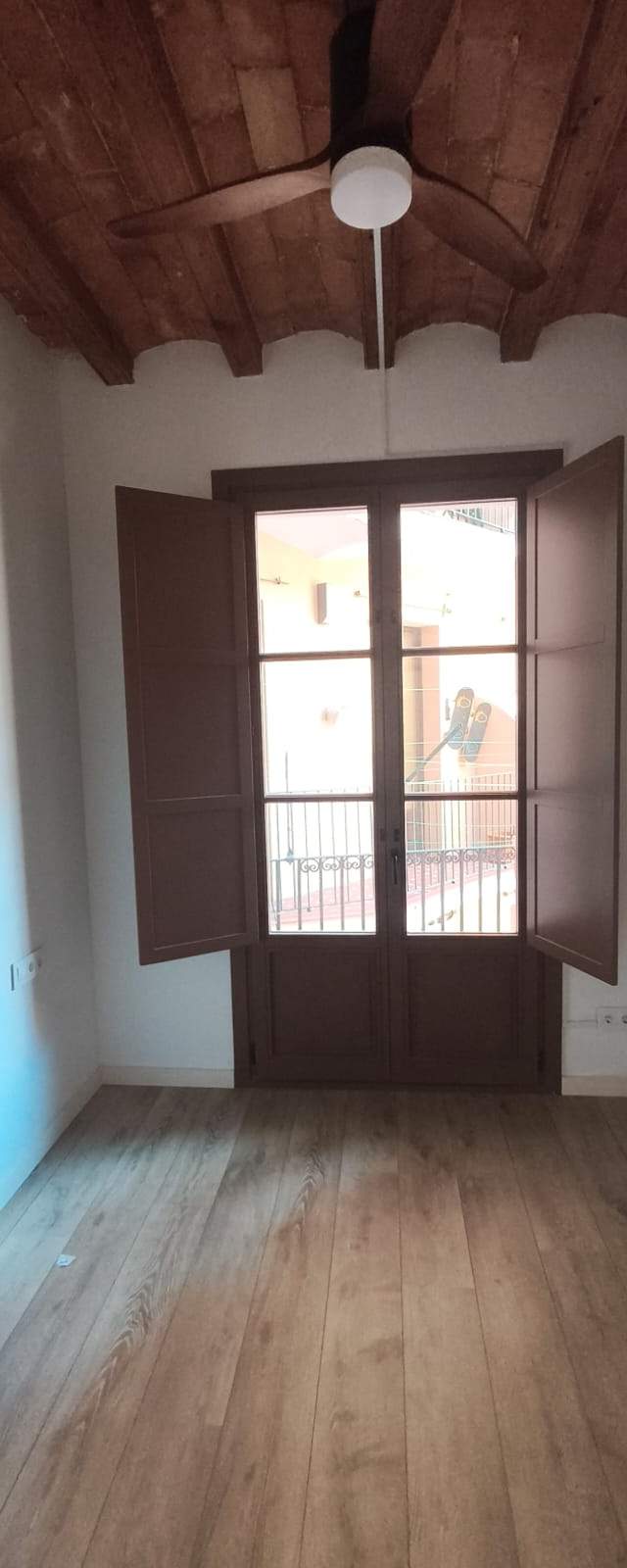 PISO REFORMADO EN SANT ANTONI - BARCELONA — imagen 5