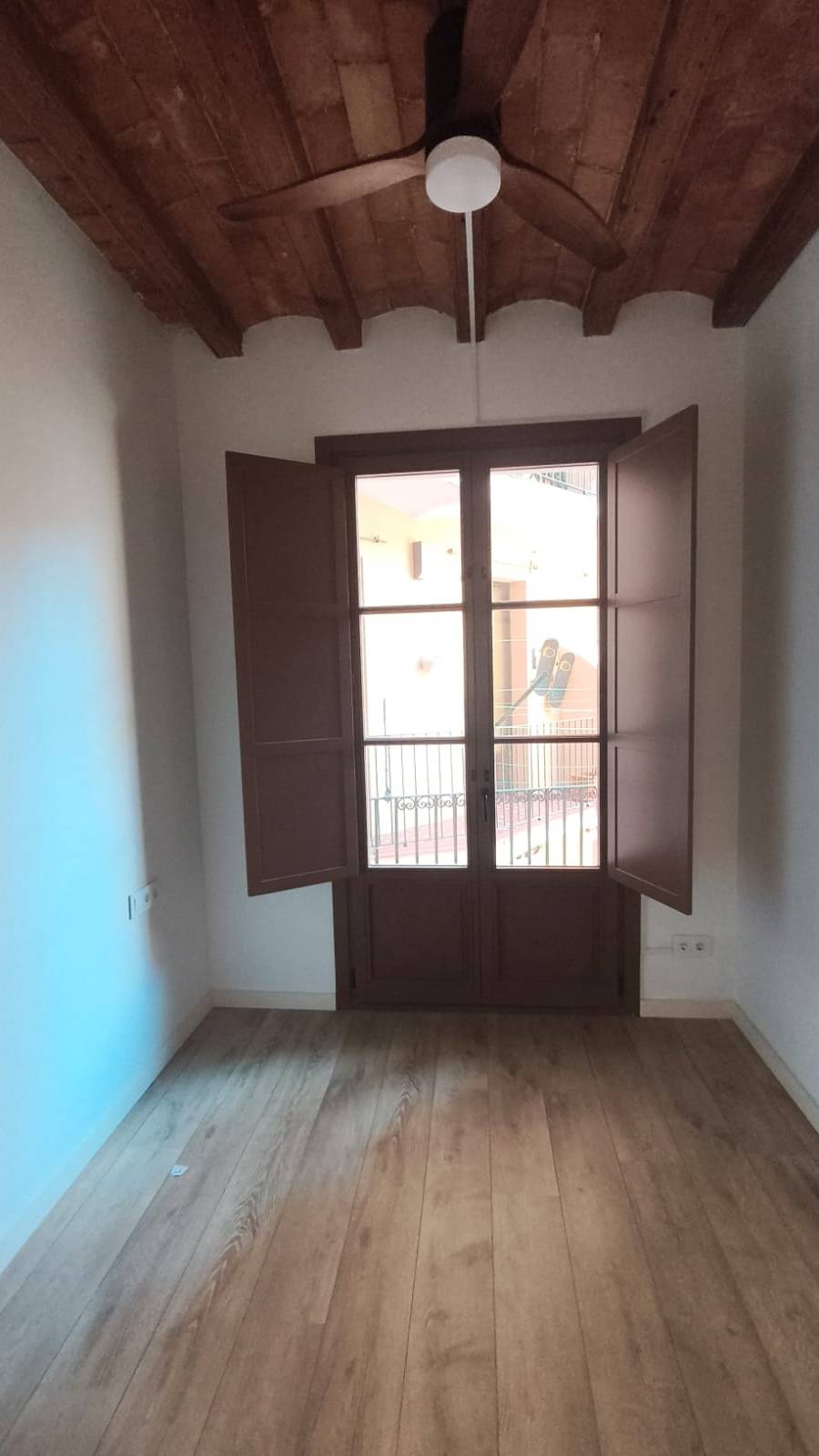PISO REFORMADO EN SANT ANTONI - BARCELONA — imagen 5