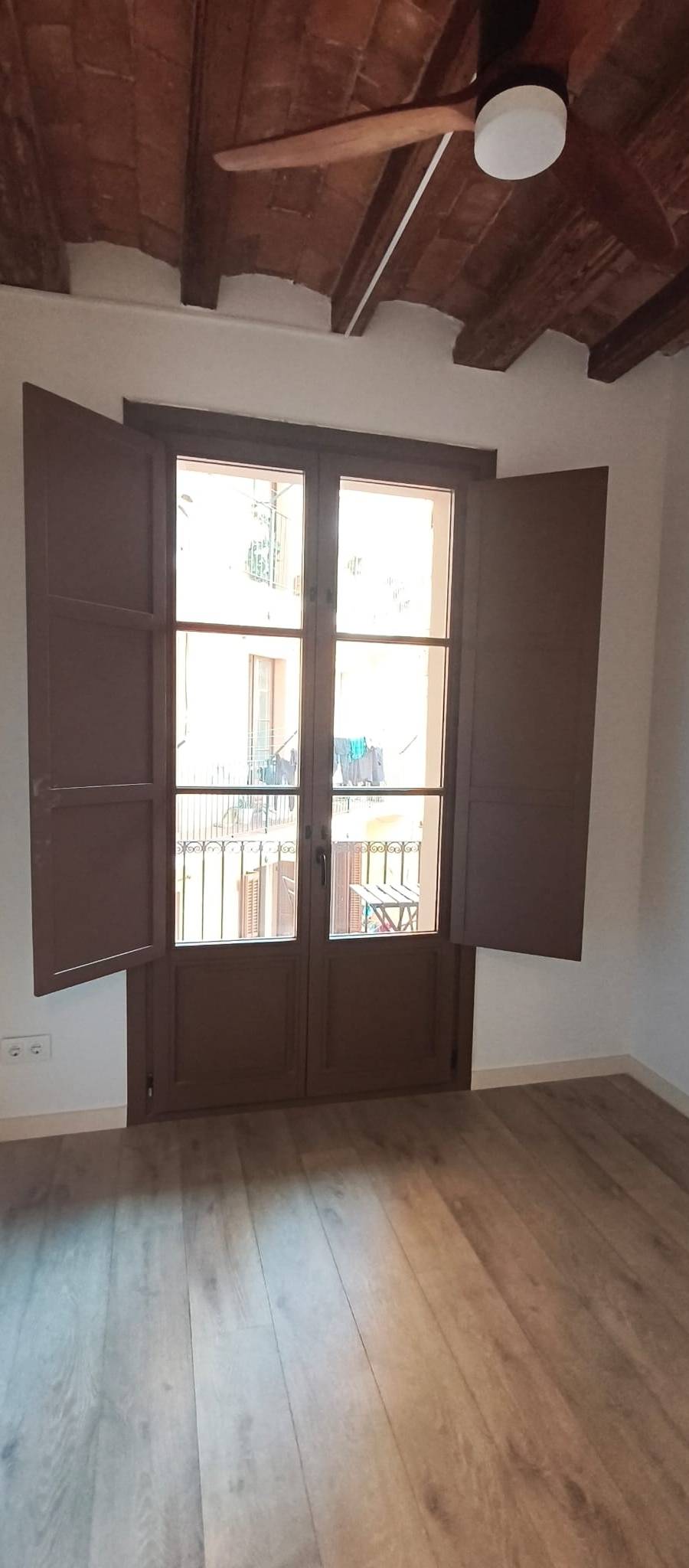 PISO REFORMADO EN SANT ANTONI - BARCELONA — imagen 8