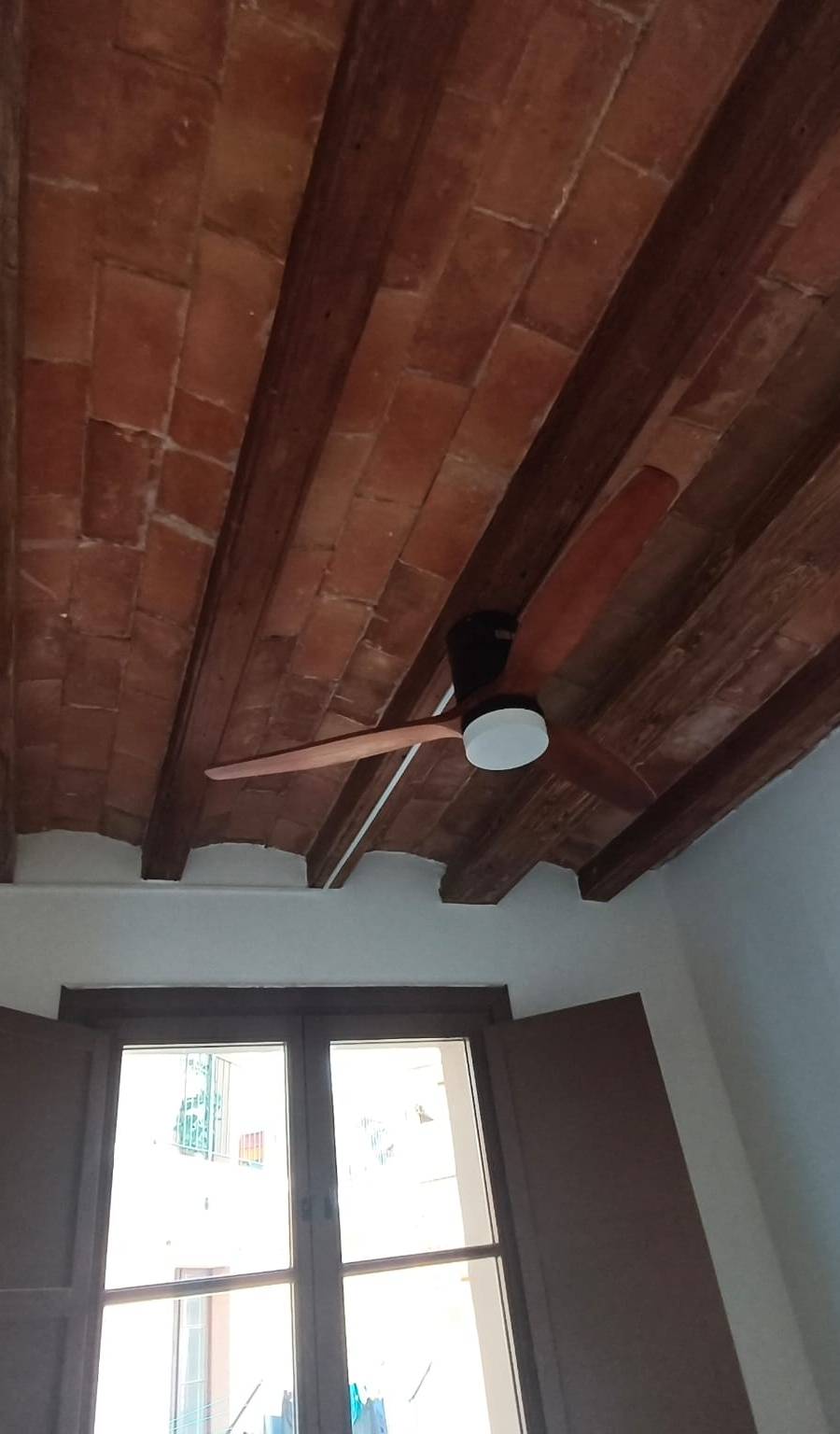 PISO REFORMADO EN SANT ANTONI - BARCELONA — imagen 9