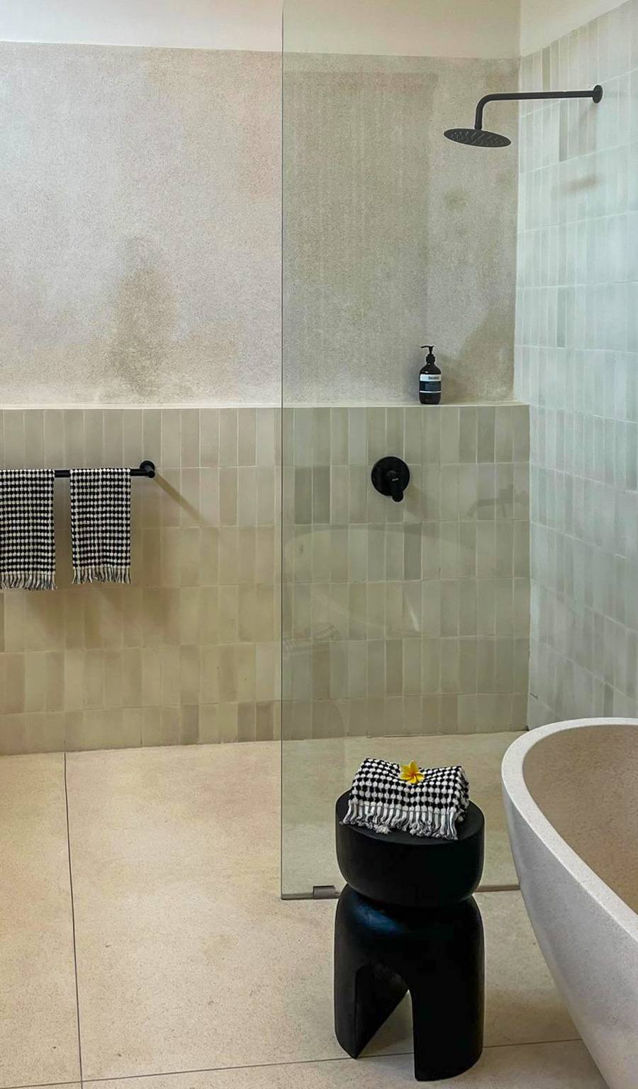 Exclusiva Villa Freehold de 4 Dormitorios en Ungasan con Vistas Panorámicas al GWK — imagen 15
