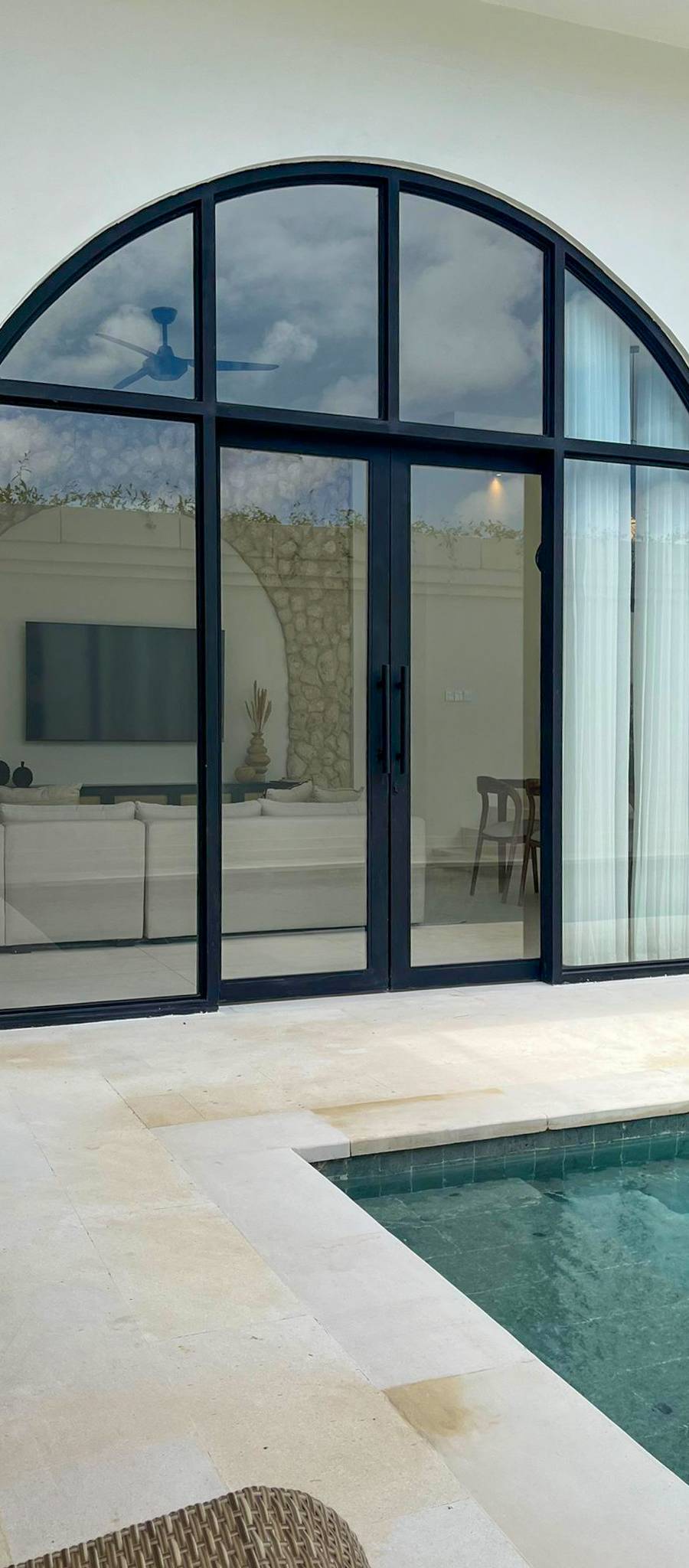 Exclusiva Villa Freehold de 4 Dormitorios en Ungasan con Vistas Panorámicas al GWK — imagen 17