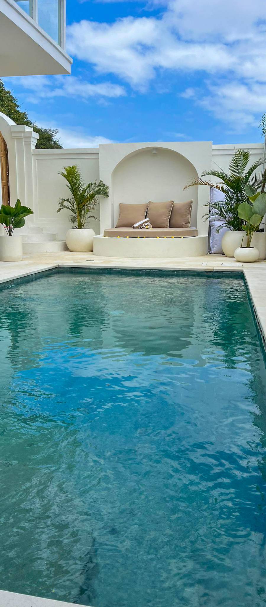 Exclusiva Villa Freehold de 4 Dormitorios en Ungasan con Vistas Panorámicas al GWK — imagen 19