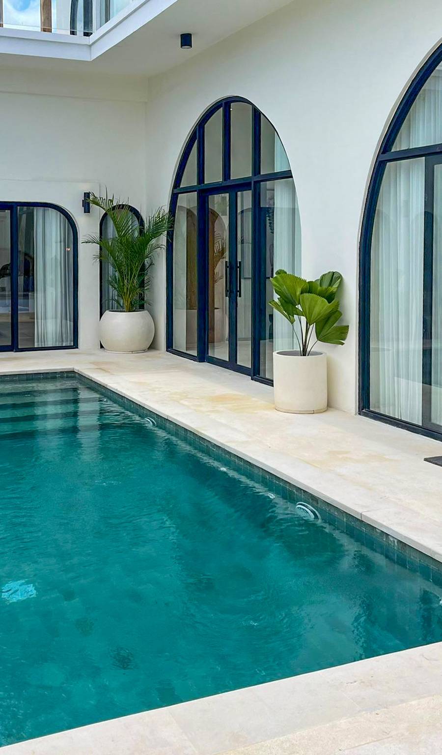 Exclusiva Villa Freehold de 4 Dormitorios en Ungasan con Vistas Panorámicas al GWK — imagen 22