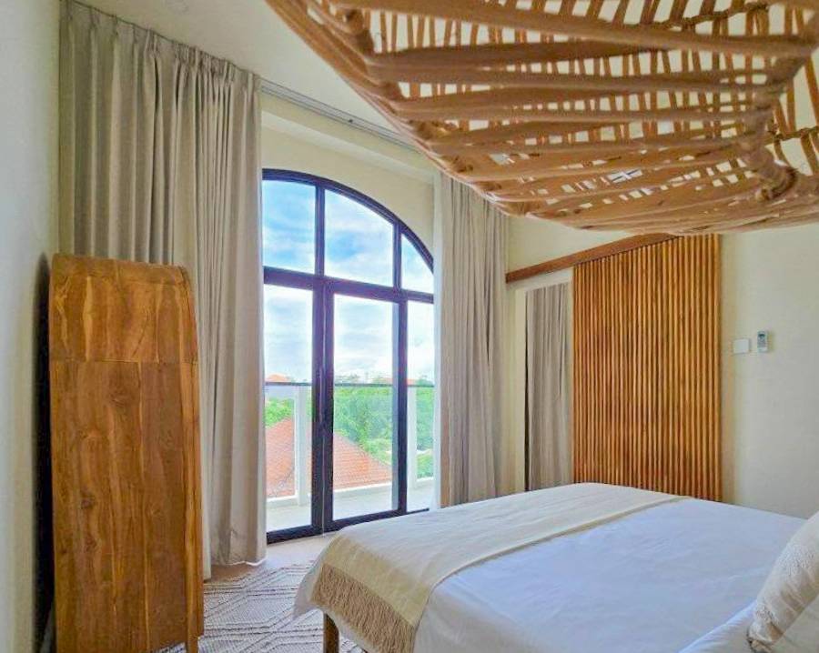 Exclusiva Villa Freehold de 4 Dormitorios en Ungasan con Vistas Panorámicas al GWK — imagen 33
