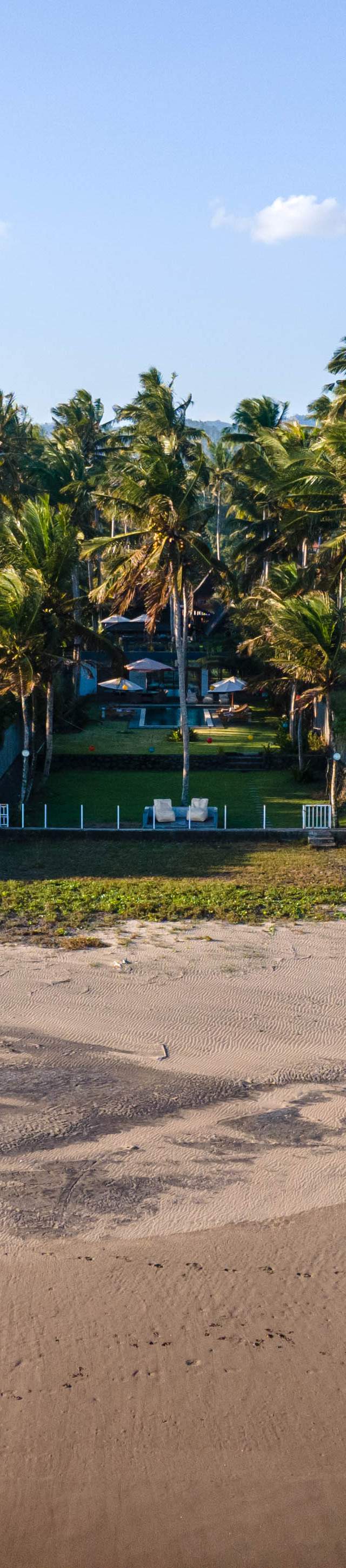 Auténtica Villa Freehold de 6 Dormitorios Frente al Mar en Jembrana — imagen 2