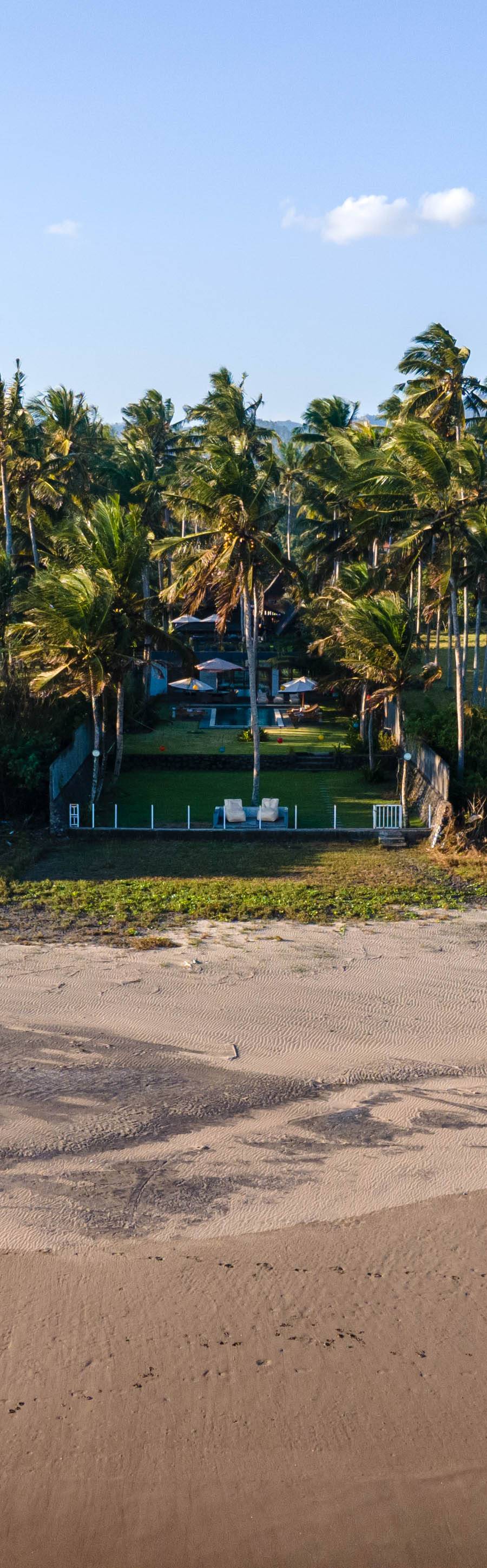Auténtica Villa Freehold de 6 Dormitorios Frente al Mar en Jembrana — imagen 2