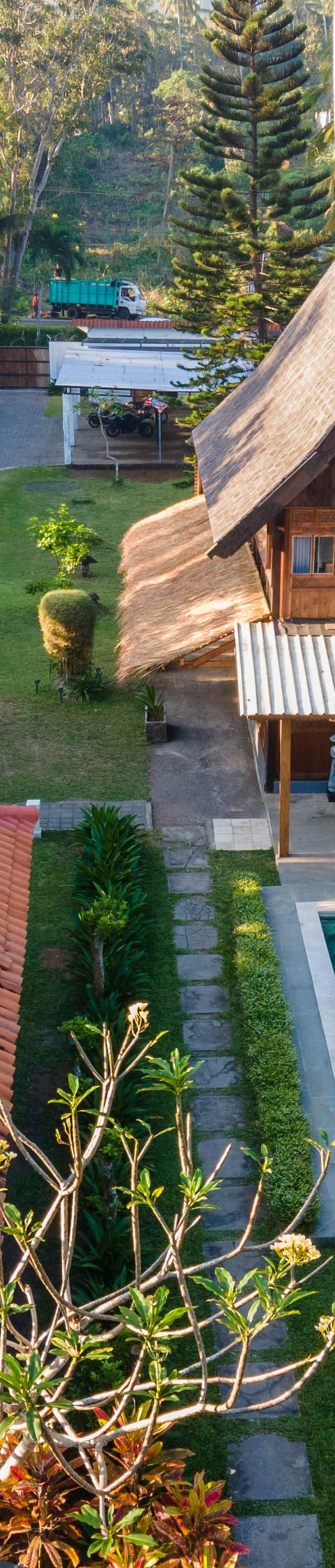 Auténtica Villa Freehold de 6 Dormitorios Frente al Mar en Jembrana — imagen 5