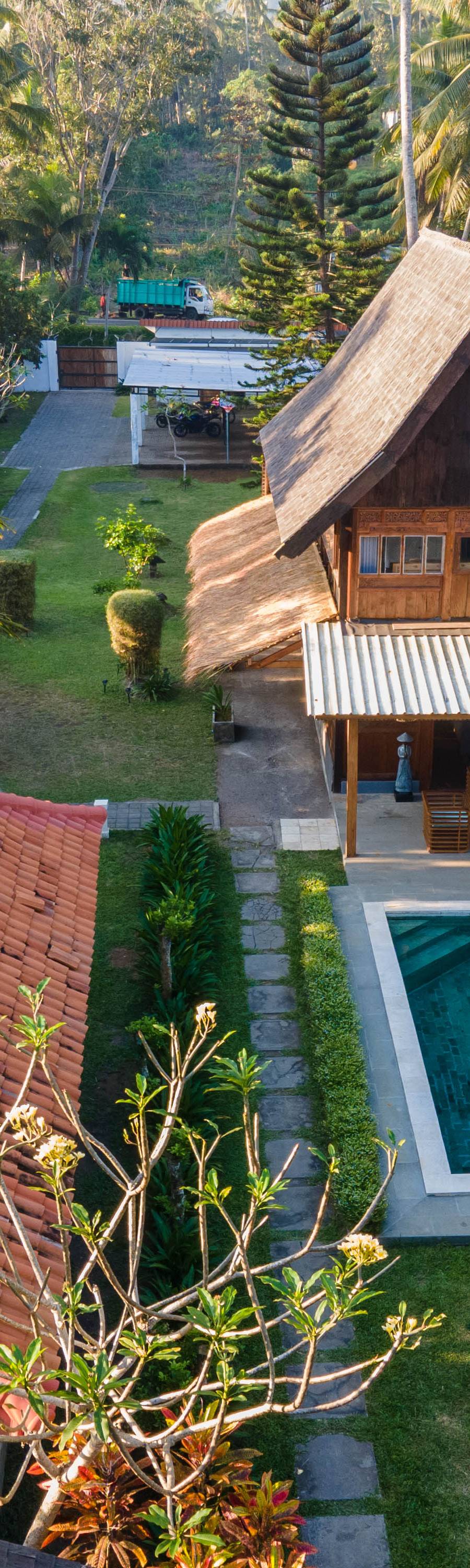 Auténtica Villa Freehold de 6 Dormitorios Frente al Mar en Jembrana — imagen 5