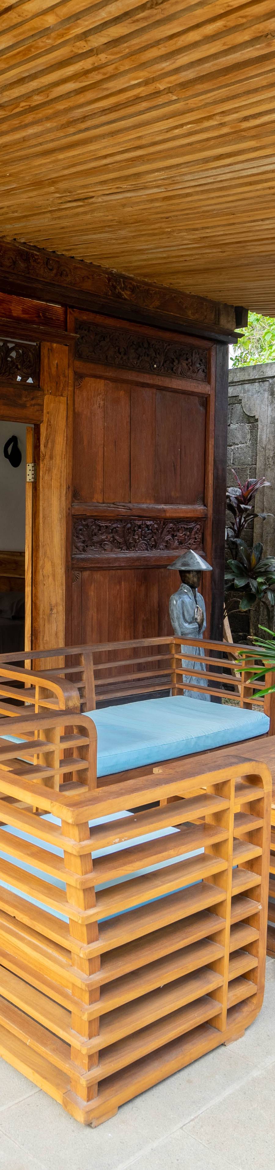 Auténtica Villa Freehold de 6 Dormitorios Frente al Mar en Jembrana — imagen 15