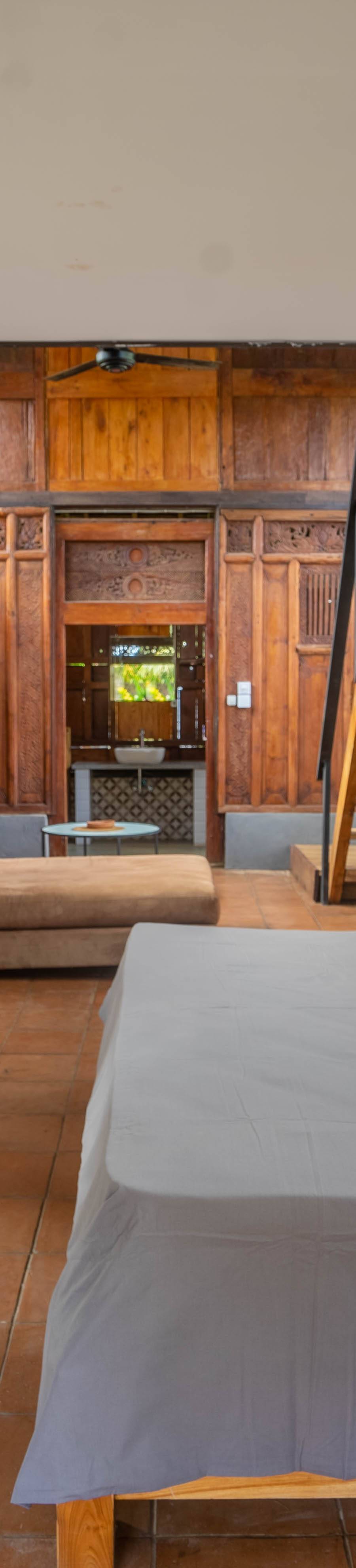 Auténtica Villa Freehold de 6 Dormitorios Frente al Mar en Jembrana — imagen 16