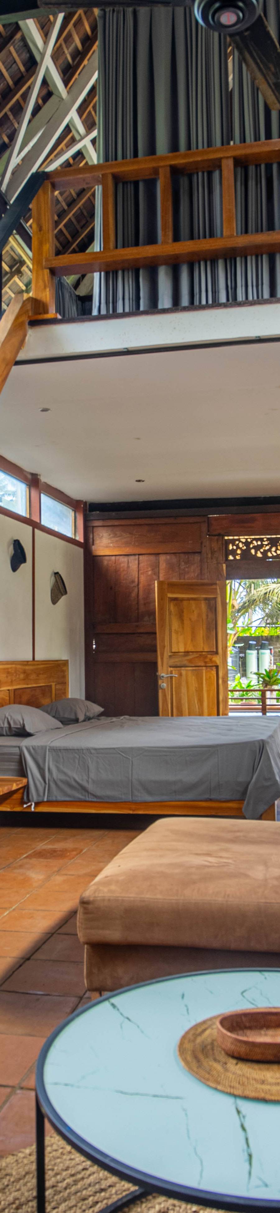 Auténtica Villa Freehold de 6 Dormitorios Frente al Mar en Jembrana — imagen 17