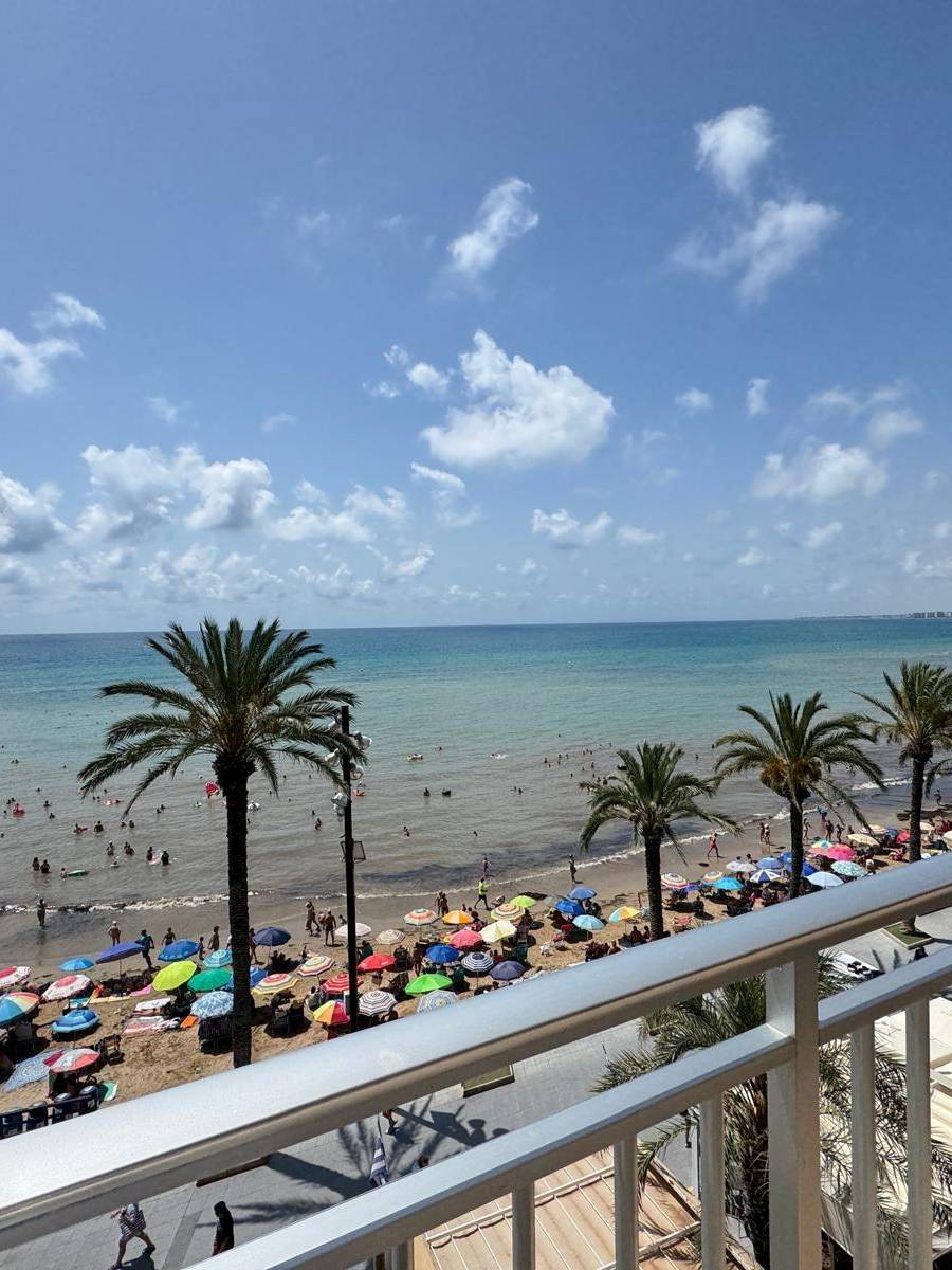 PISO EN LA PLAYA EN TORREVIEJA — imagen 2