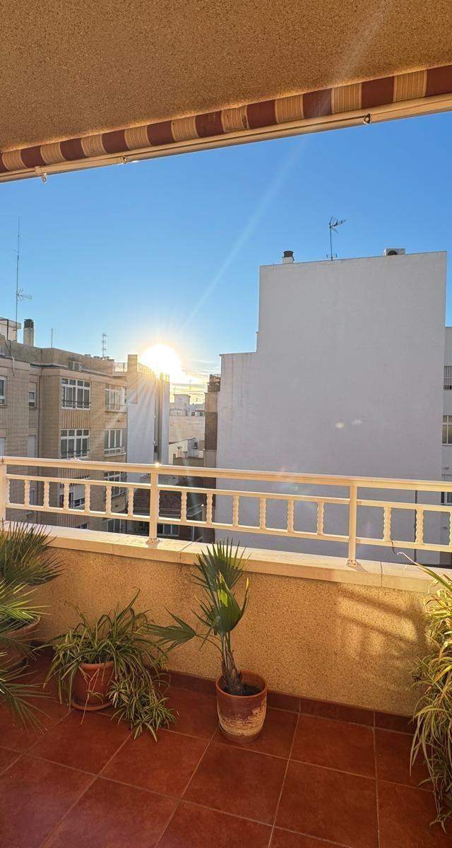 APARTAMENTO REFORMADA A POCOS METROS DE LA PLAYA EN ALICANTE — imagen 5