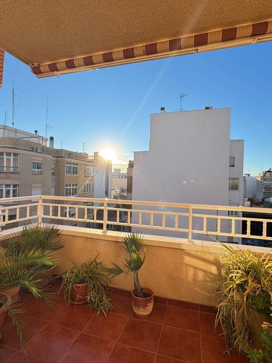 APARTAMENTO REFORMADA A POCOS METROS DE LA PLAYA EN ALICANTE — imagen 5